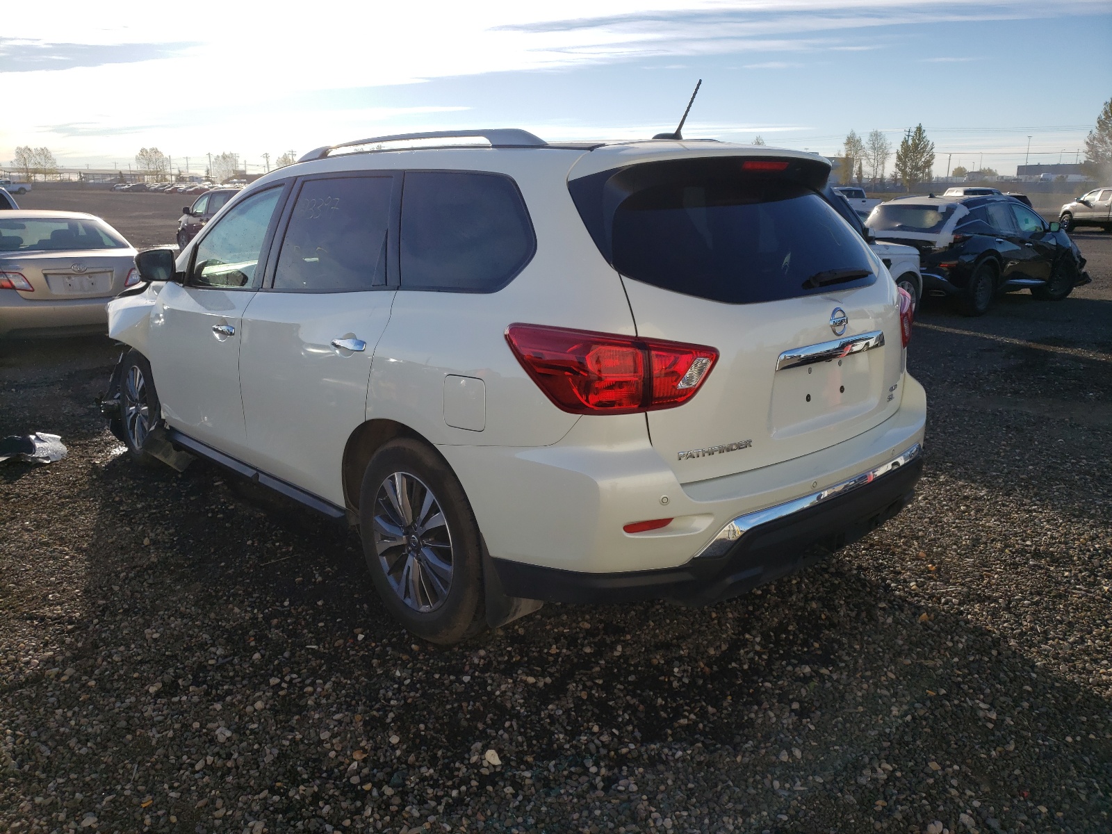 Photo 3 from auction – 2018 NISSAN PATHFINDER with VIN 5N1DR2MM8JC676756