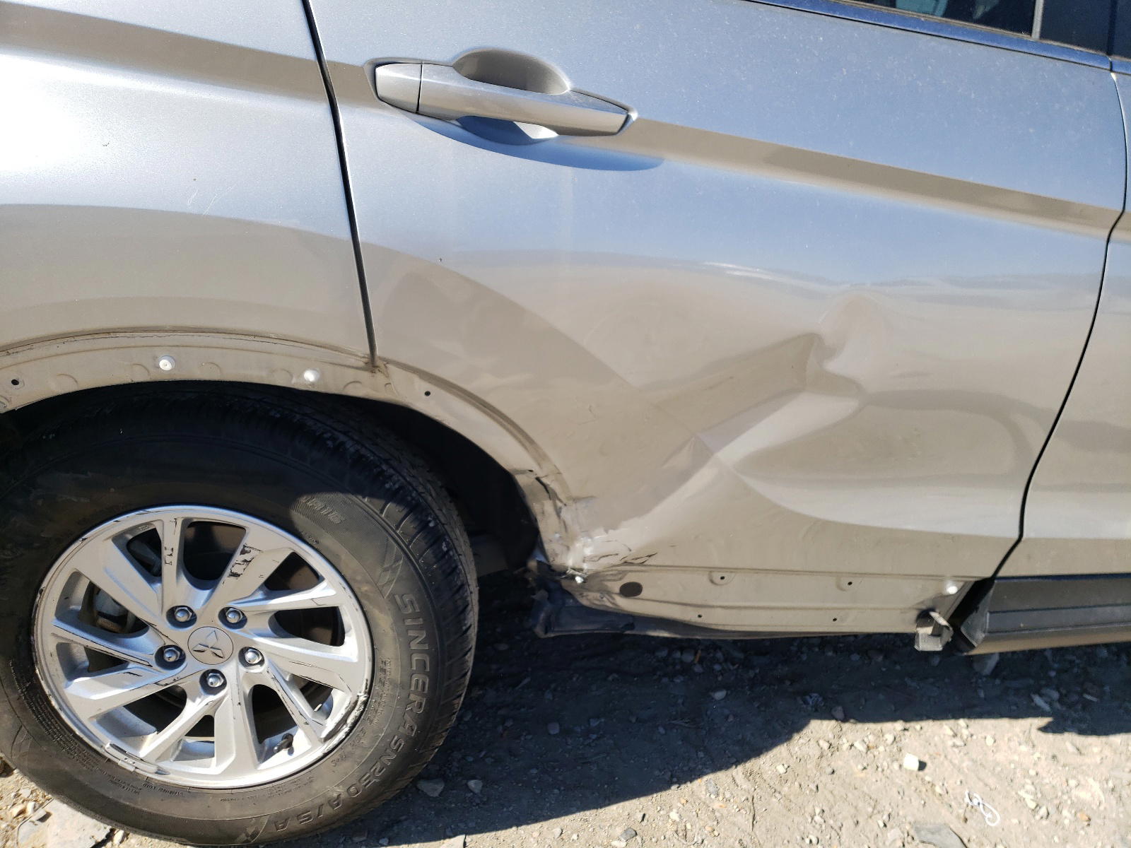 Photo 9 from auction – 2019 MITSUBISHI ECLIPSE CR with VIN JA4AT3AA2KZ047060