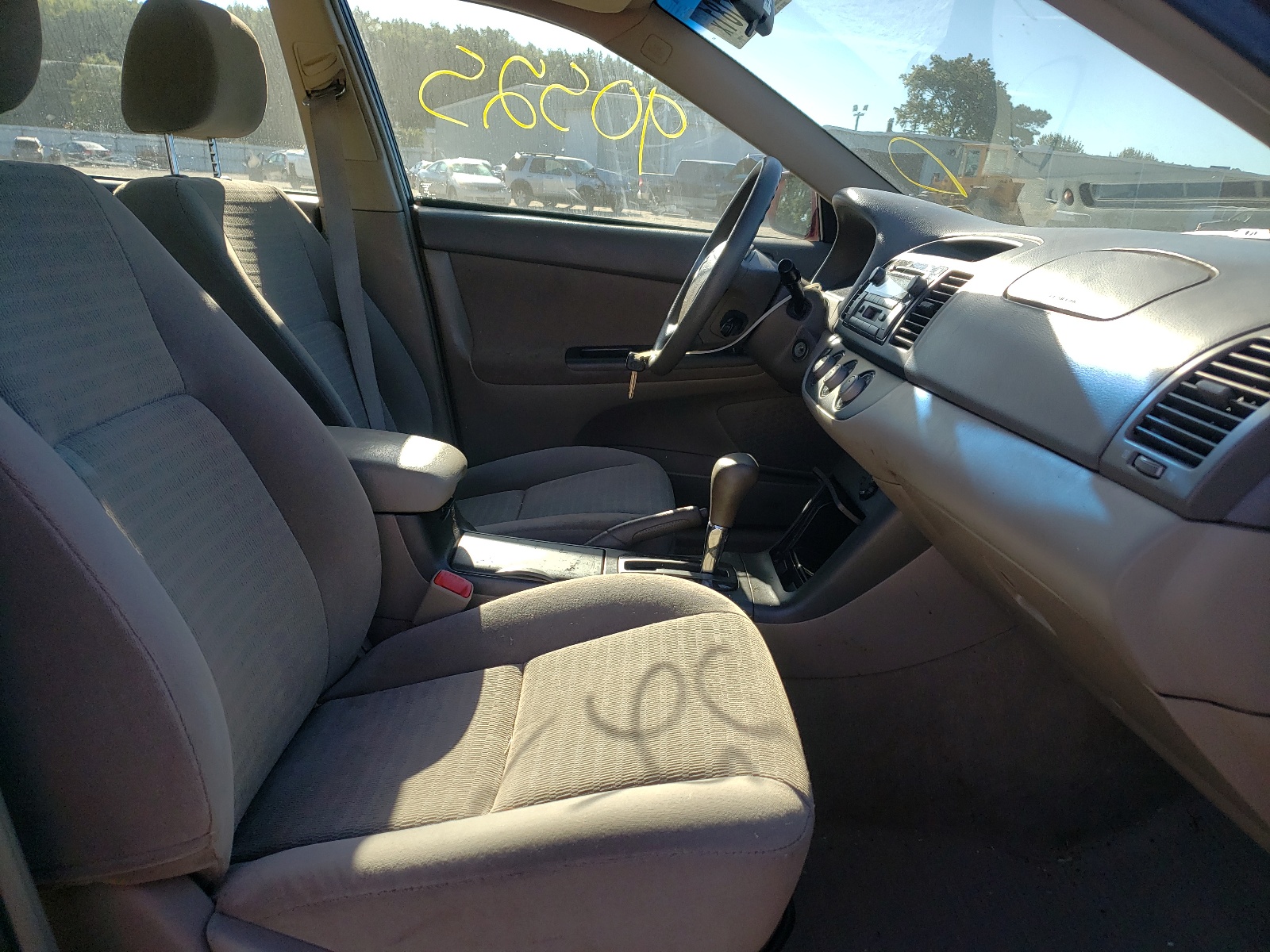 Photo 5 from auction – 2005 TOYOTA CAMRY LE with VIN 4T1BE30K05U387500