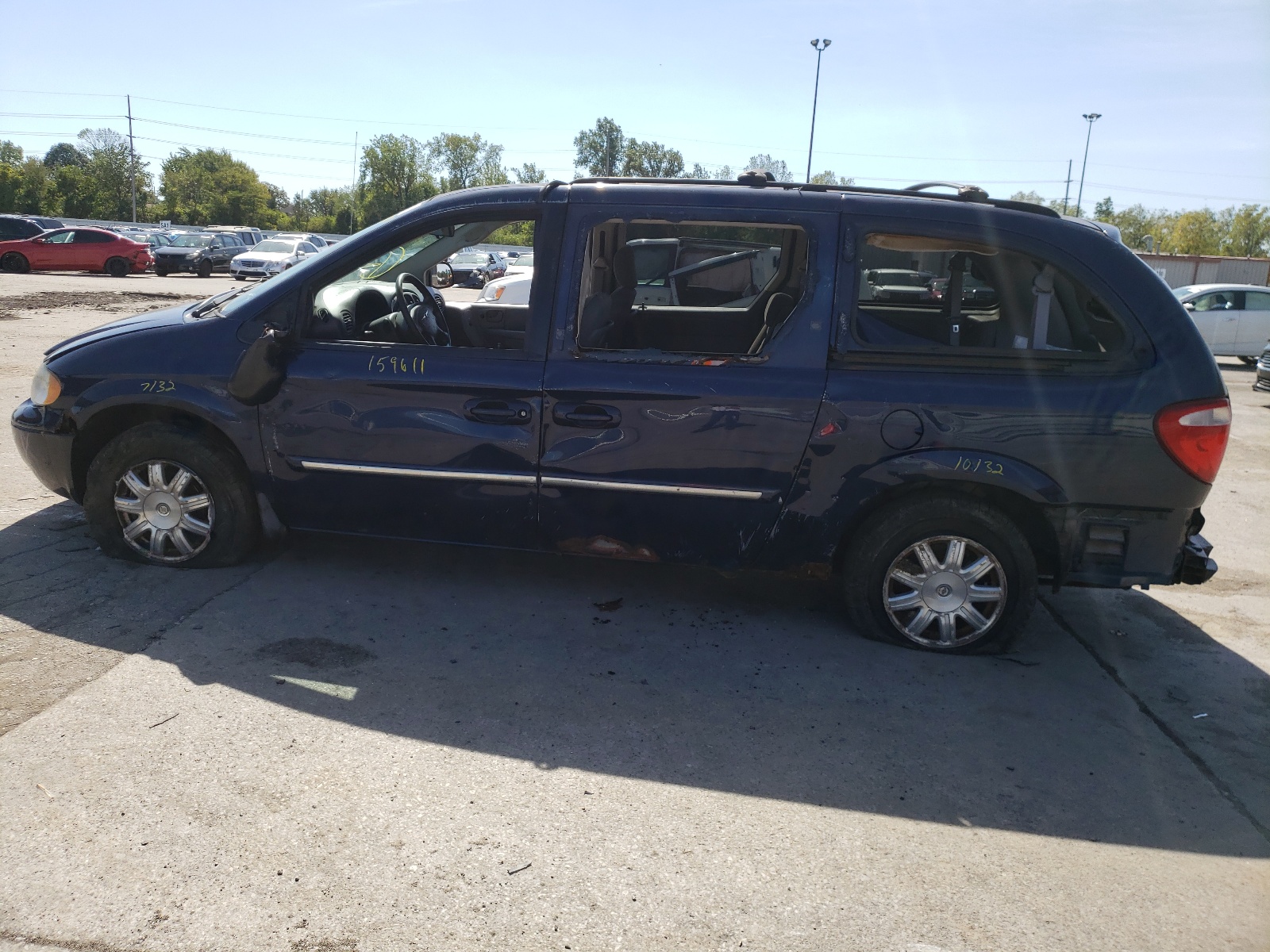 Photo 9 from auction – 2006 CHRYSLER TOWN & COU with VIN 2A4GP54L46R866322