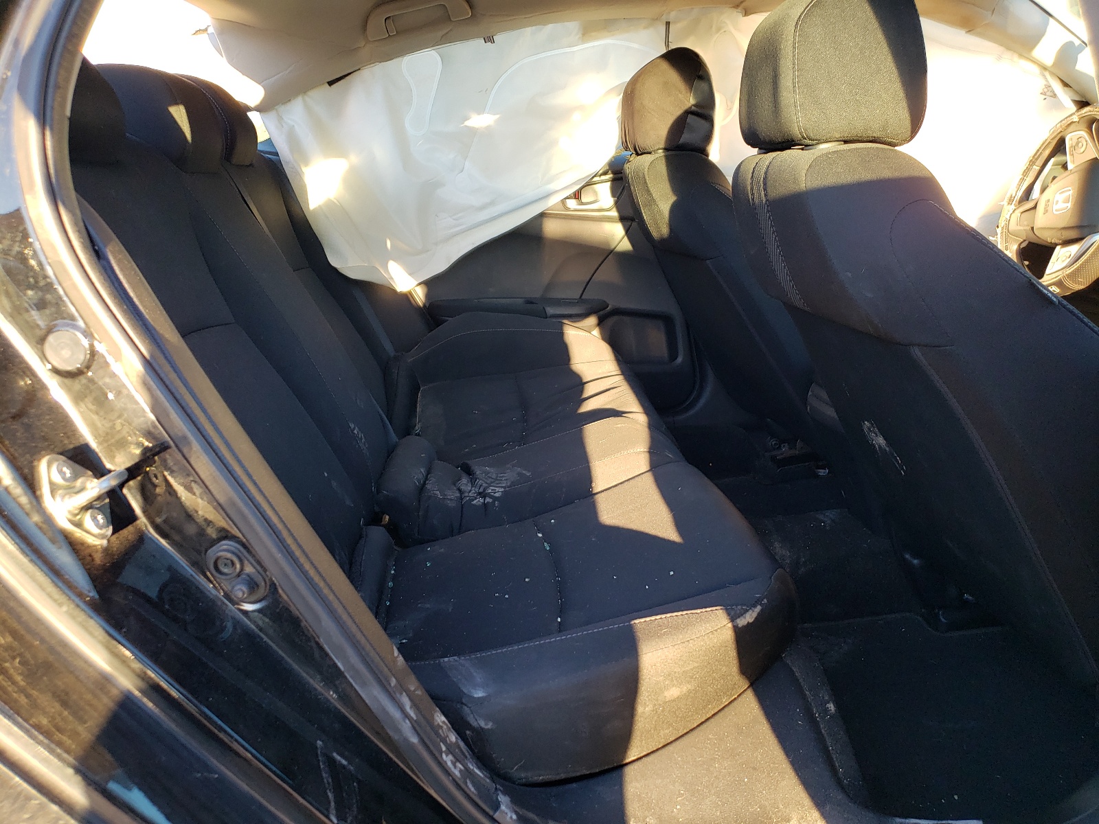 Photo 6 from auction – 2016 HONDA CIVIC LX with VIN 19XFC2E52GE032368