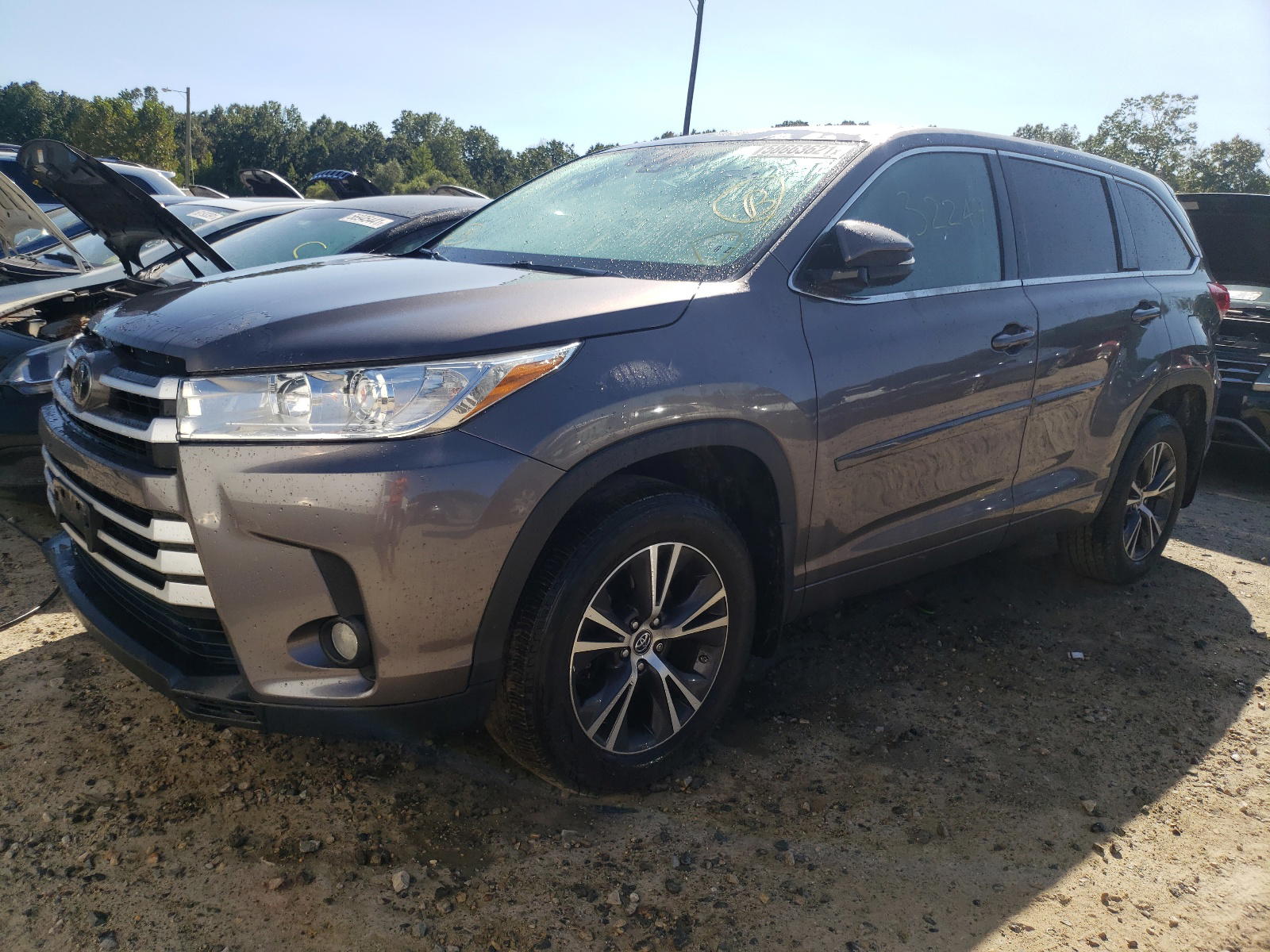 Photo 2 from auction – 2018 TOYOTA HIGHLANDER with VIN 5TDBZRFH3JS882845