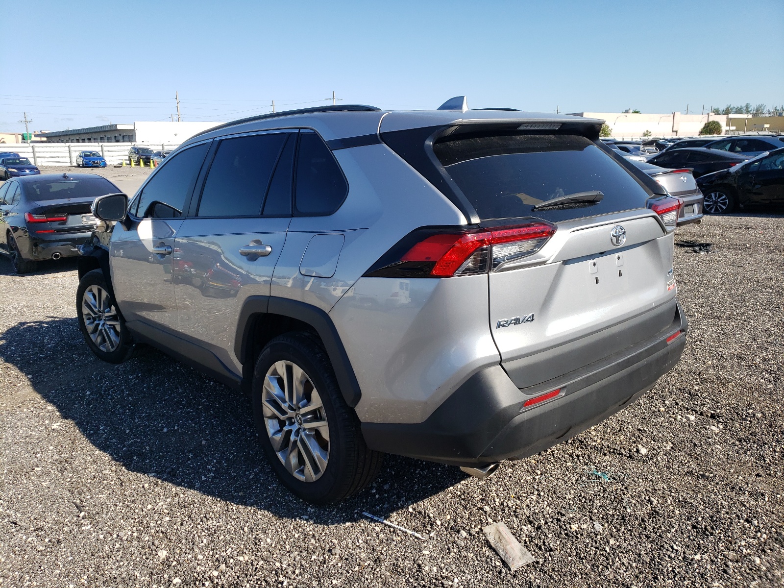 Photo 3 from auction – 2021 TOYOTA RAV4 XLE P with VIN 2T3C1RFV8MC088283
