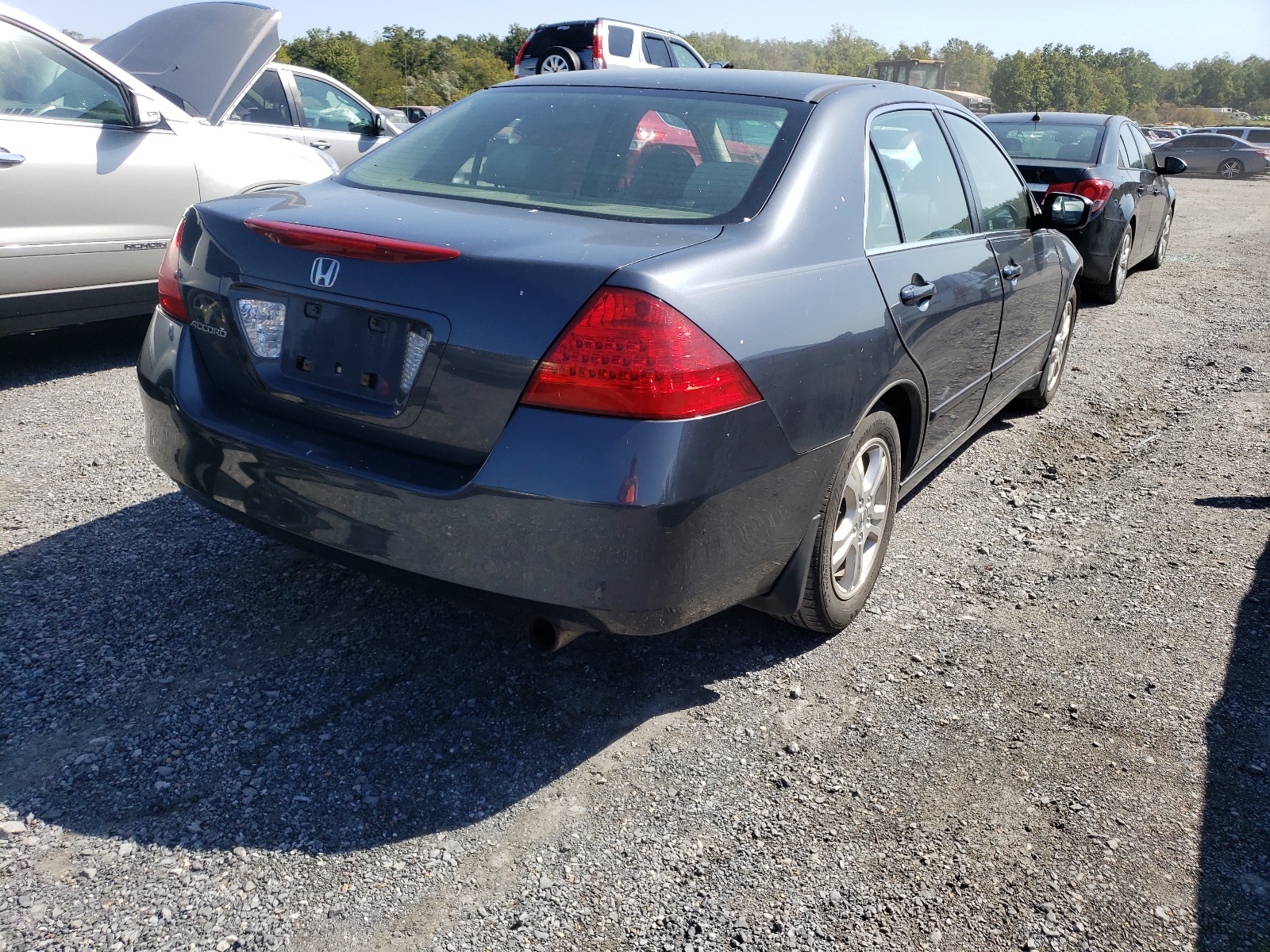 Photo 4 from auction – 2006 HONDA ACCORD with VIN JHMCM567X6C007370