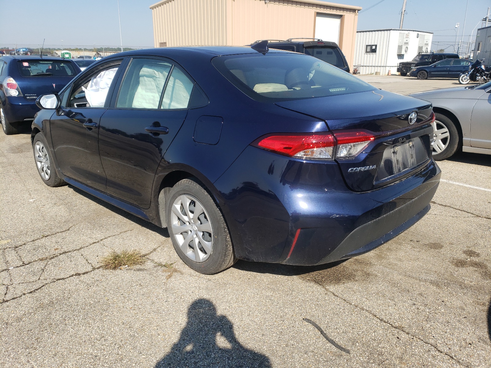 Photo 3 from auction – 2021 TOYOTA COROLLA LE with VIN JTDEPMAE4MJ141365
