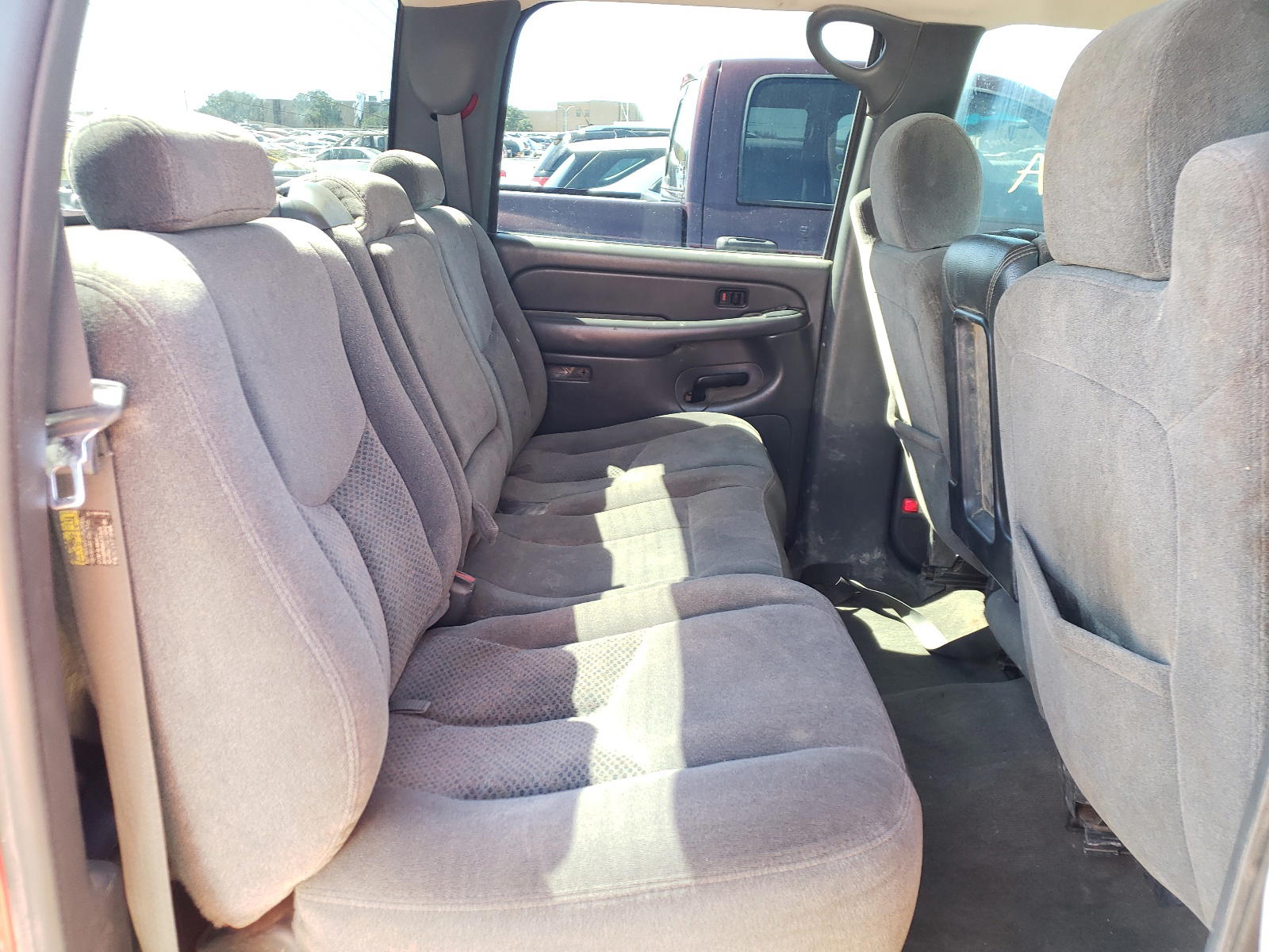 Photo 6 from auction – 2005 CHEVROLET SILVERADO with VIN 1GCHC23U25F841682
