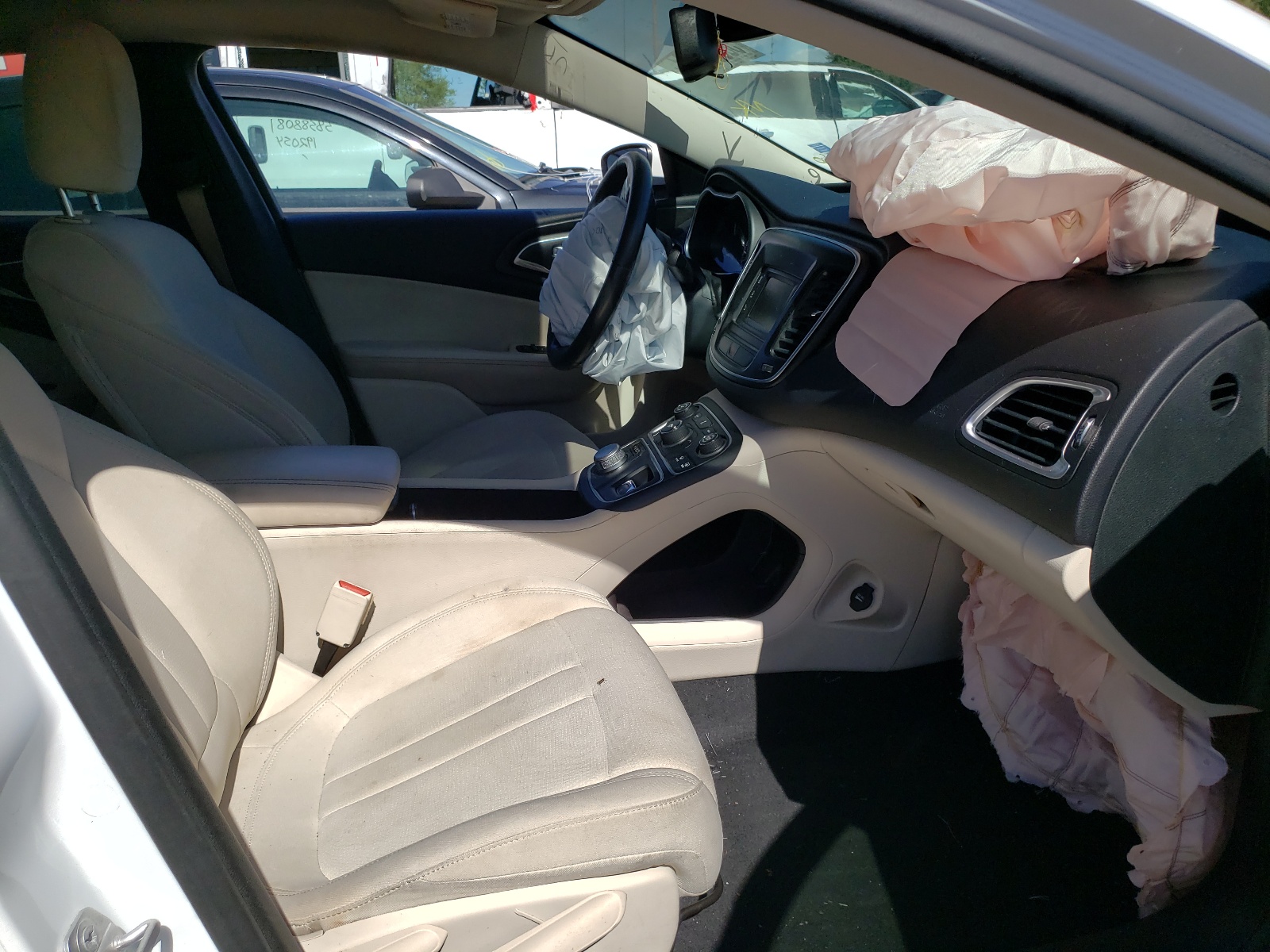 Foto 5 de la subasta – 2015 CHRYSLER 200 LIMITE con VIN 1C3CCCAB6FN640266