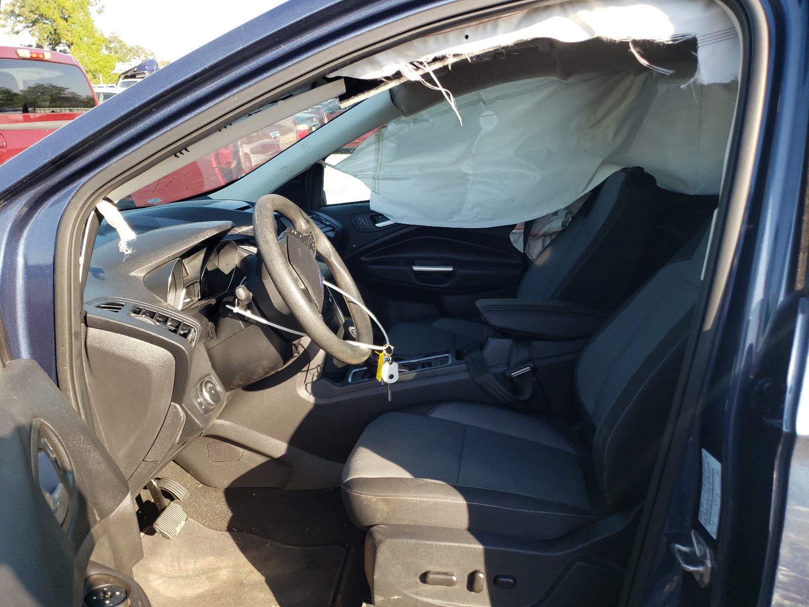 Photo 5 from auction – 2018 FORD ESCAPE SE with VIN 1FMCU9GD9JUA64168