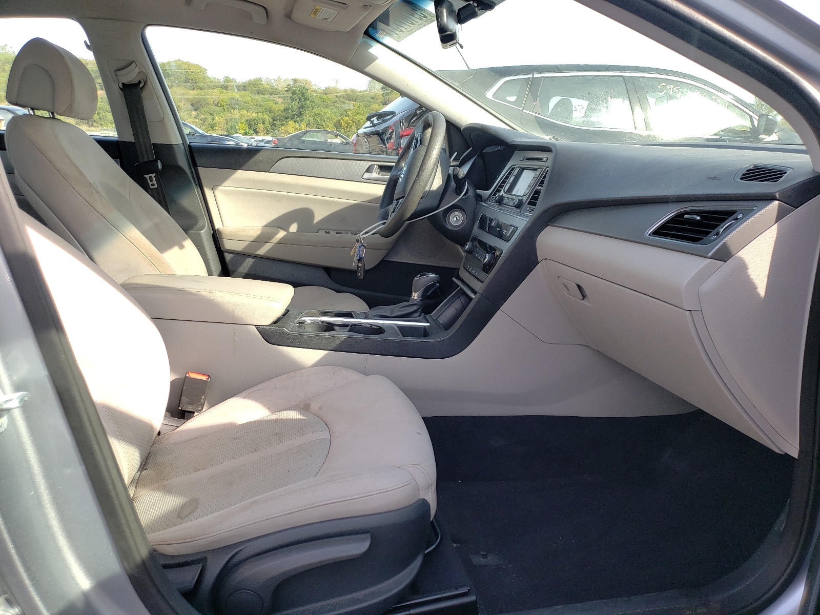 Photo 5 from auction – 2015 HYUNDAI SONATA SE with VIN 5NPE24AF7FH009302
