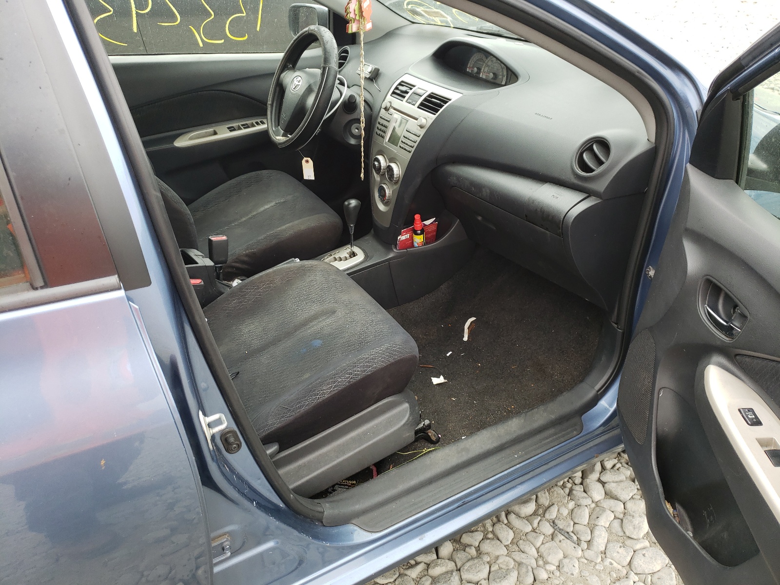 Photo 5 from auction – 2007 TOYOTA YARIS with VIN JTDBT923371177920