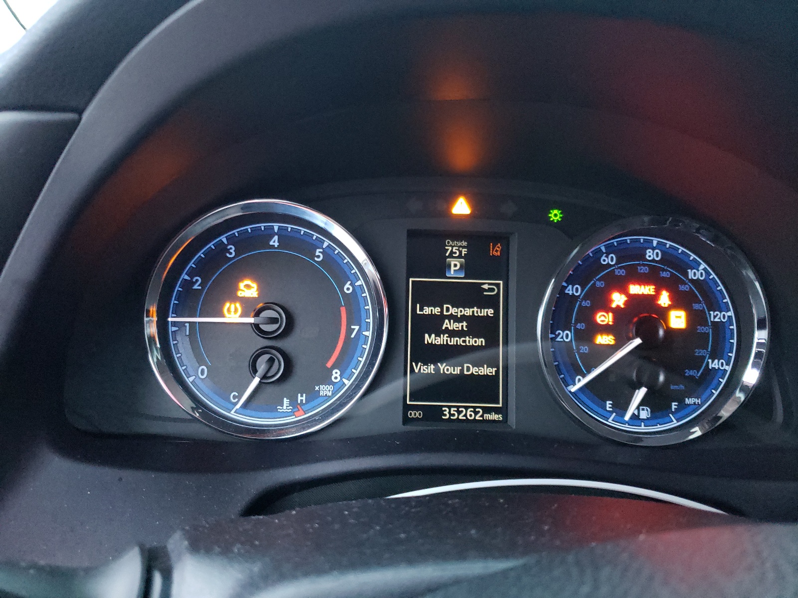 Photo 8 from auction – 2018 TOYOTA COROLLA L with VIN 5YFBURHE6JP757560