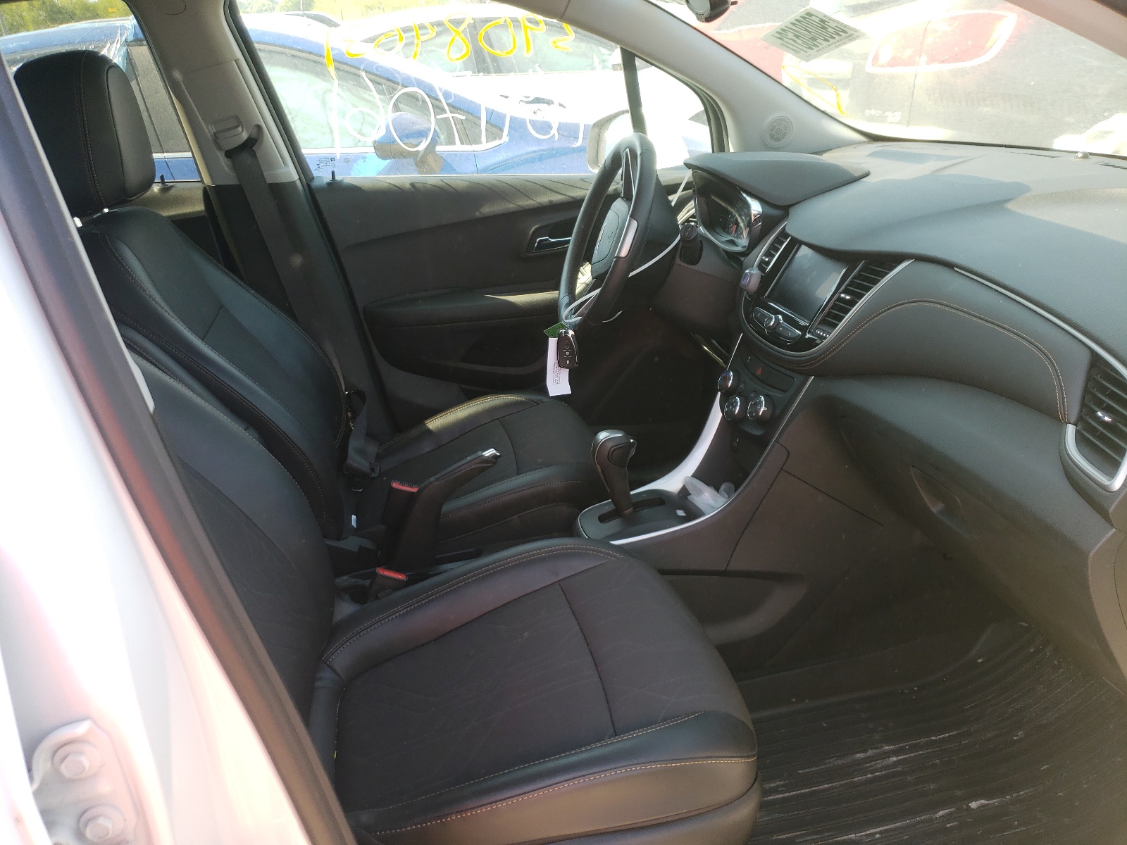 Photo 5 from auction – 2020 CHEVROLET TRAX 1LT with VIN 3GNCJLSB2LL118107
