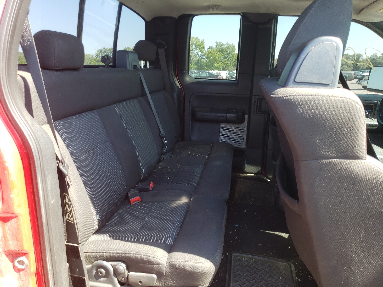 Photo 6 from auction – 2004 FORD F150 with VIN 1FTPX14584NA44973