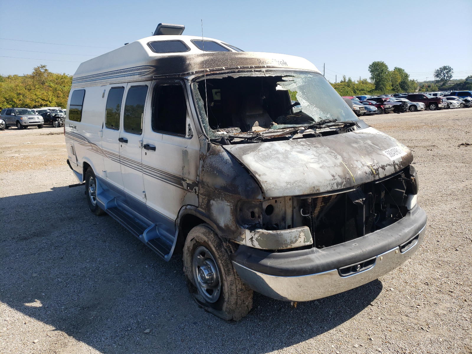 DODGE RAM VAN B3 2000 with VIN 2B6KB31Y8YK142183 - Photo from auction