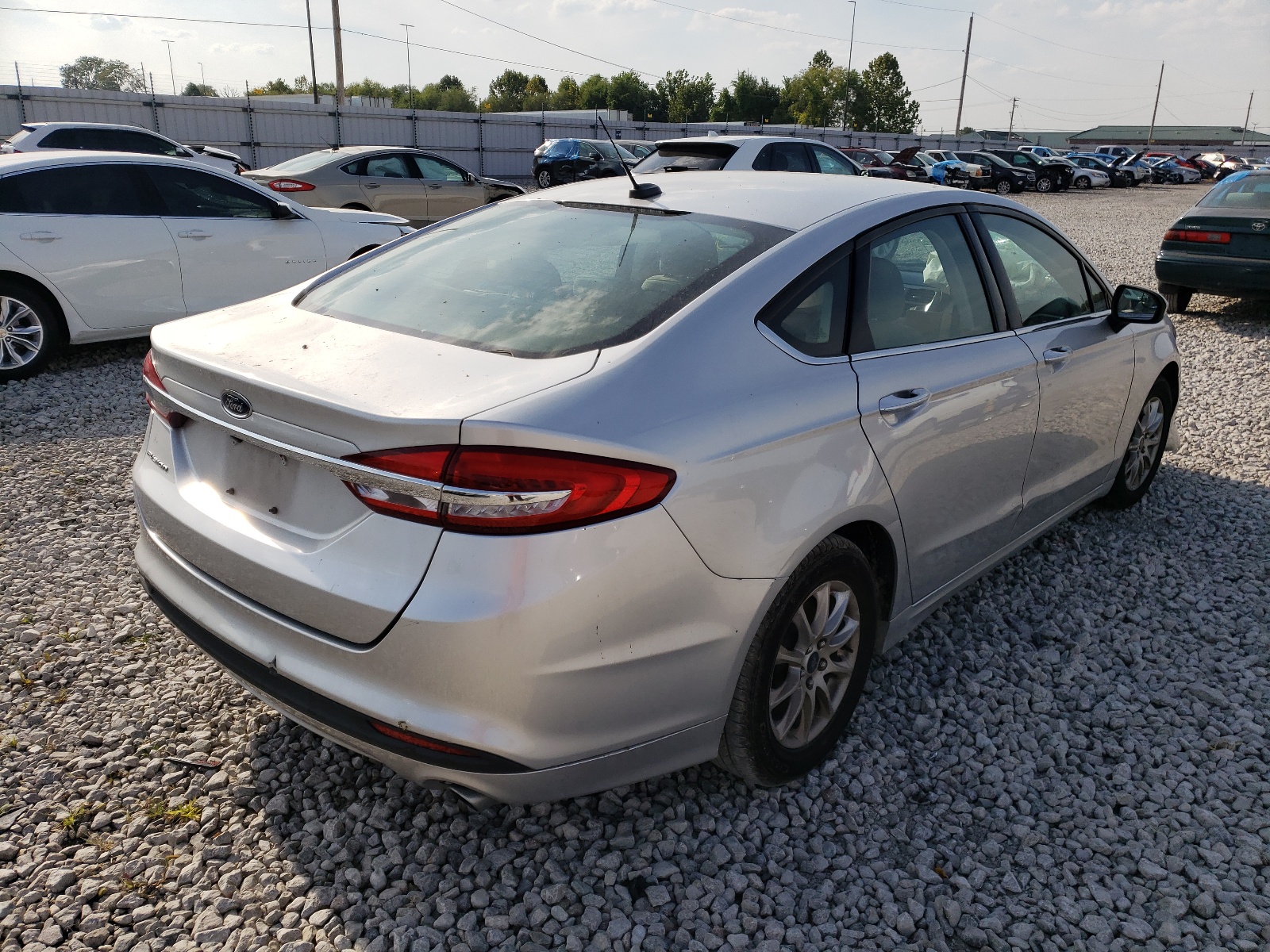 Photo 4 from auction – 2017 FORD FUSION S with VIN 3FA6P0G72HR186909