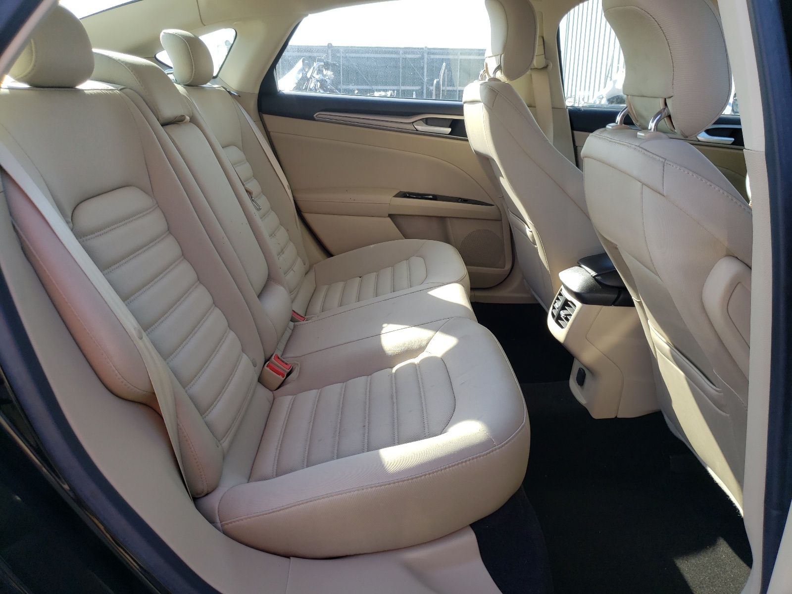 Photo 6 from auction – 2014 FORD FUSION SE with VIN 3FA6P0H71ER268365