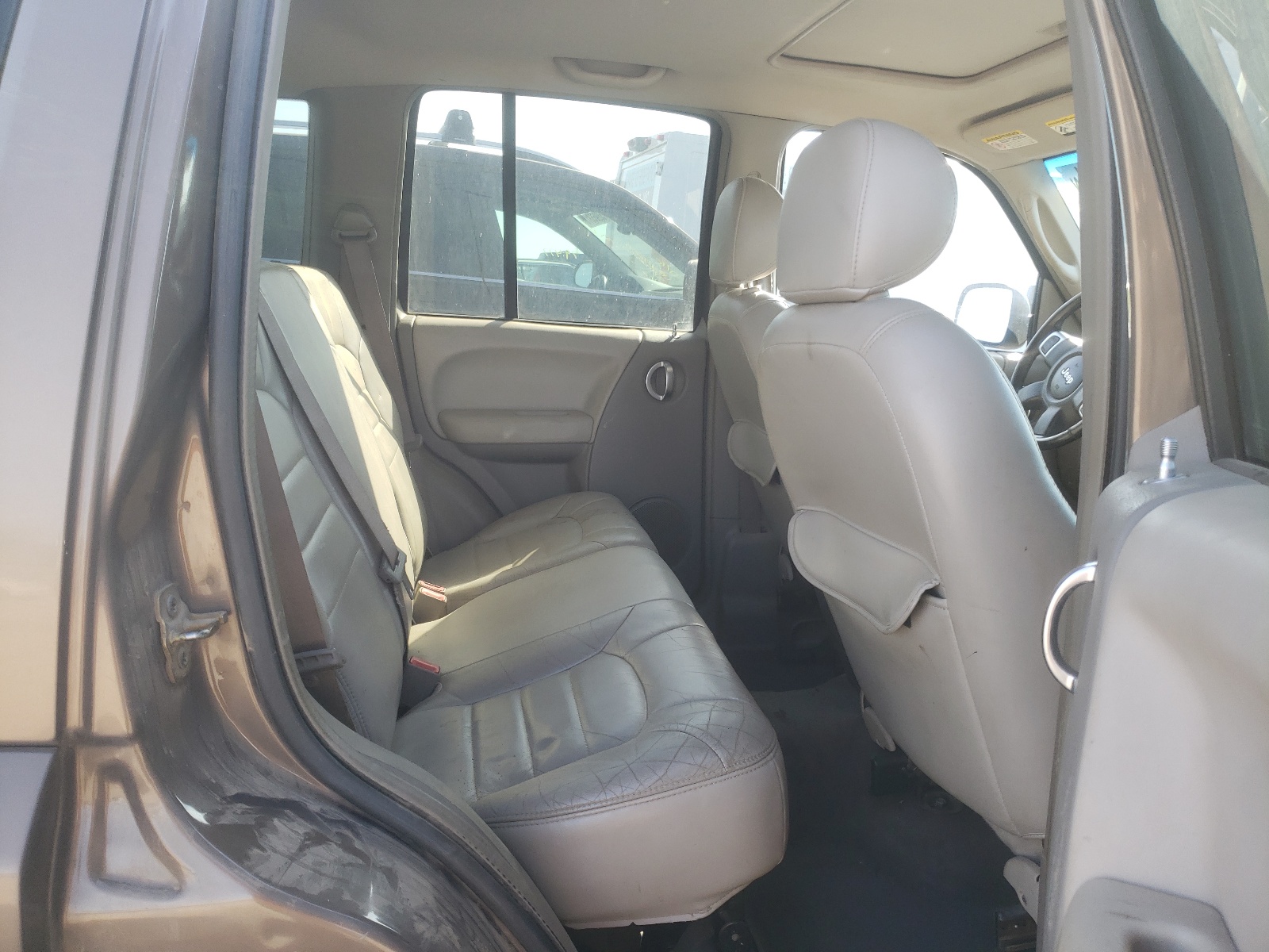 Photo 18 from auction – 2002 JEEP LIBERTY LI with VIN 1J4GL58K42W183812