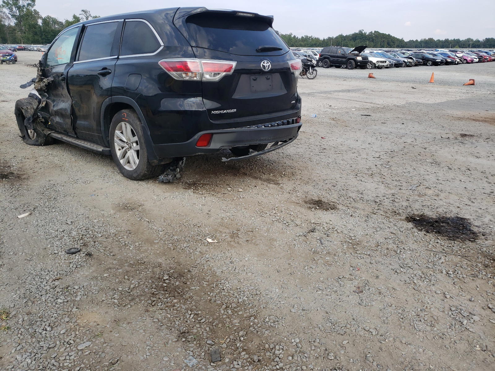 Photo 3 from auction – 2016 TOYOTA HIGHLANDER with VIN 5TDBKRFH6GS282799