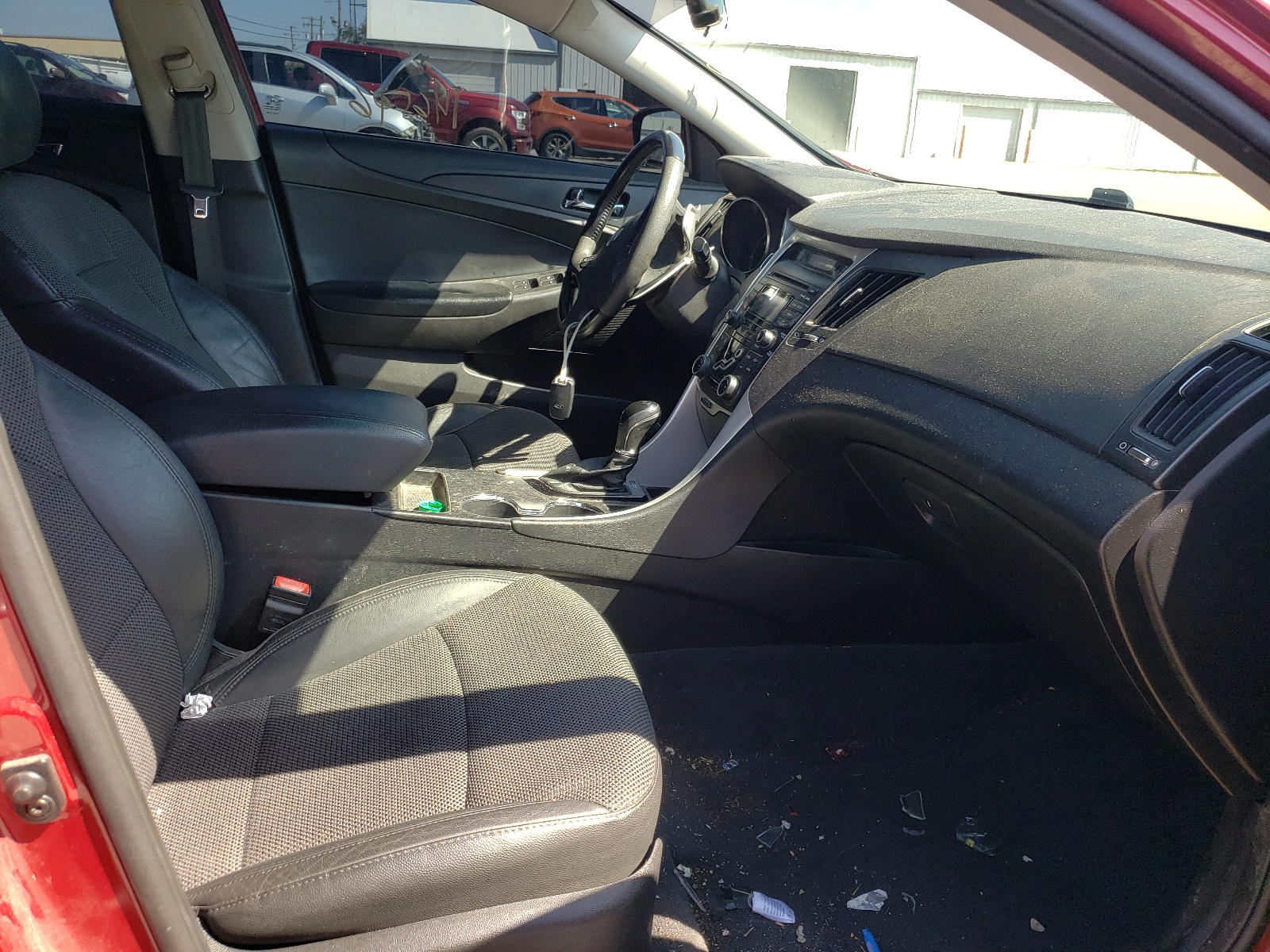 Photo 5 from auction – 2012 HYUNDAI SONATA SE with VIN 5NPEC4ABXCH387393