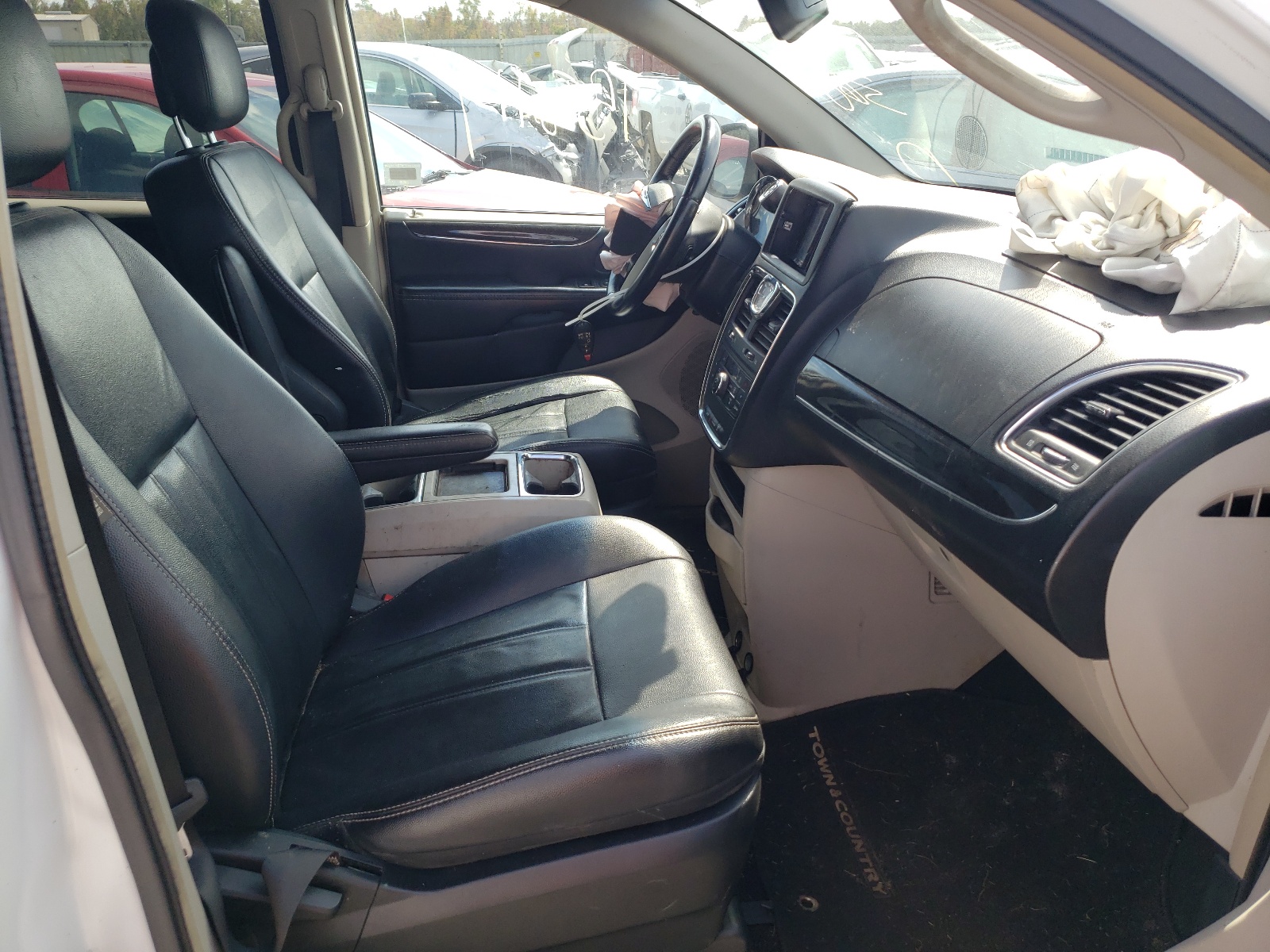 Photo 5 from auction – 2014 CHRYSLER TOWN & COU with VIN 2C4RC1BG0ER383305