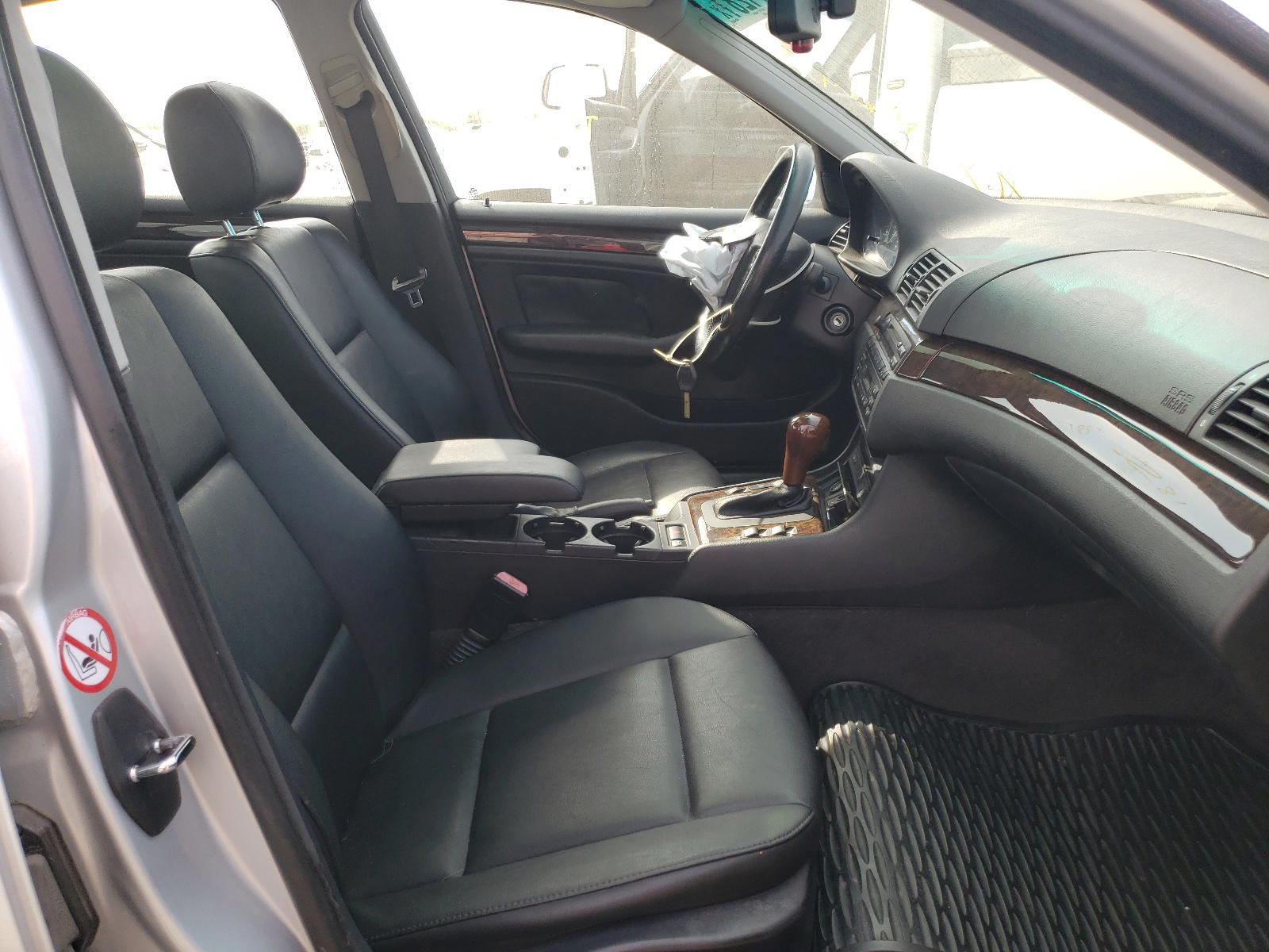 Photo 5 from auction – 2002 BMW 325 I with VIN WBAET37412NG80598