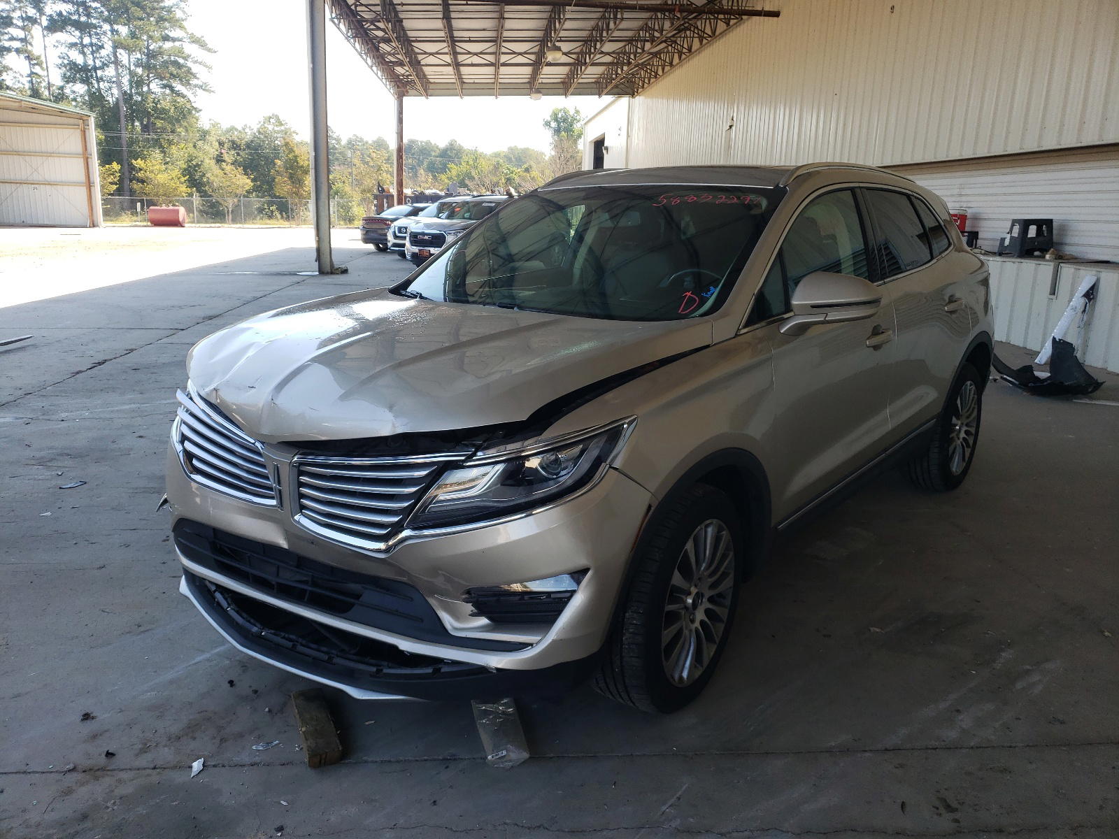 Photo 2 from auction – 2017 LINCOLN MKC RESERV with VIN 5LMCJ3C97HUL50115