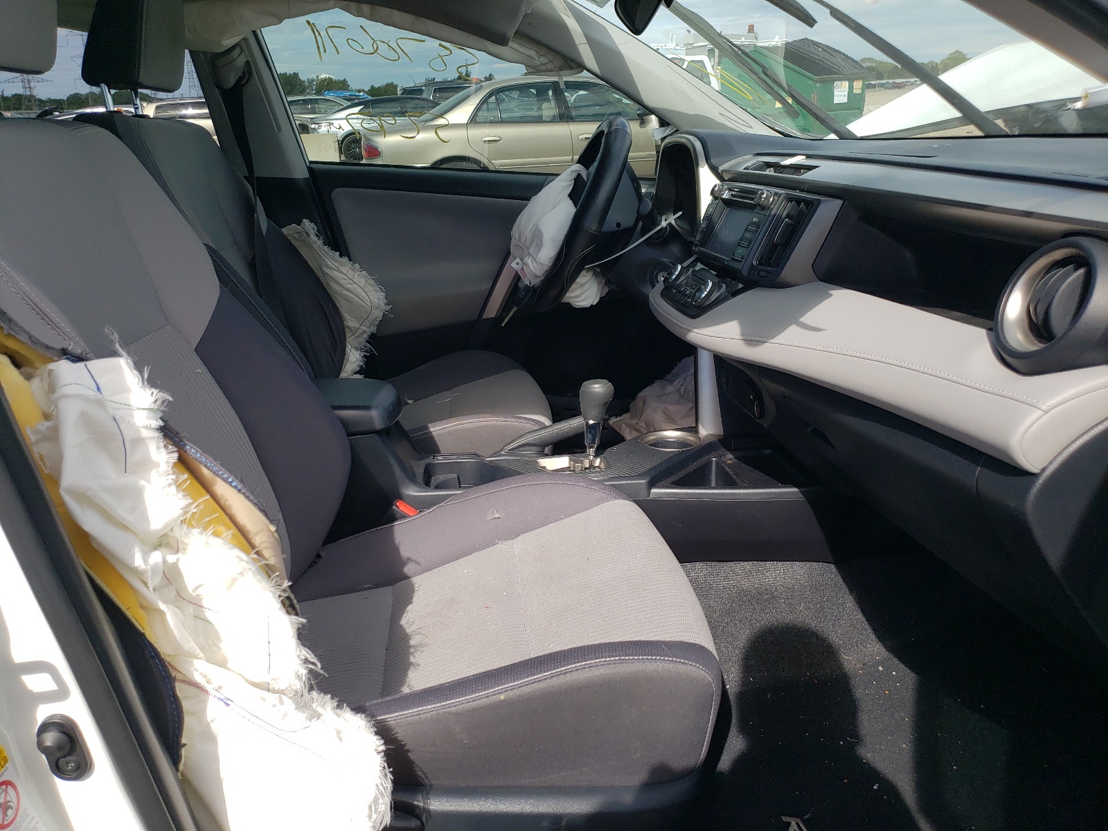 Zdjęcie 5 z aukcji – 2015 TOYOTA RAV4 XLE z VIN JTMRFREV3FJ024133