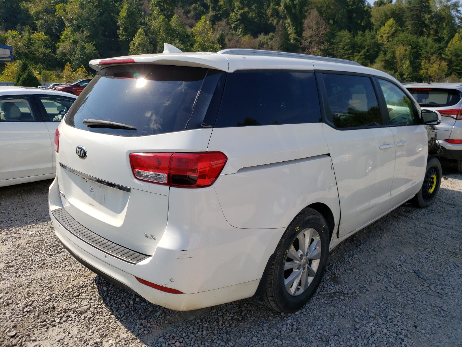 Photo 4 from auction – 2017 KIA SEDONA LX with VIN KNDMB5C14H6335705
