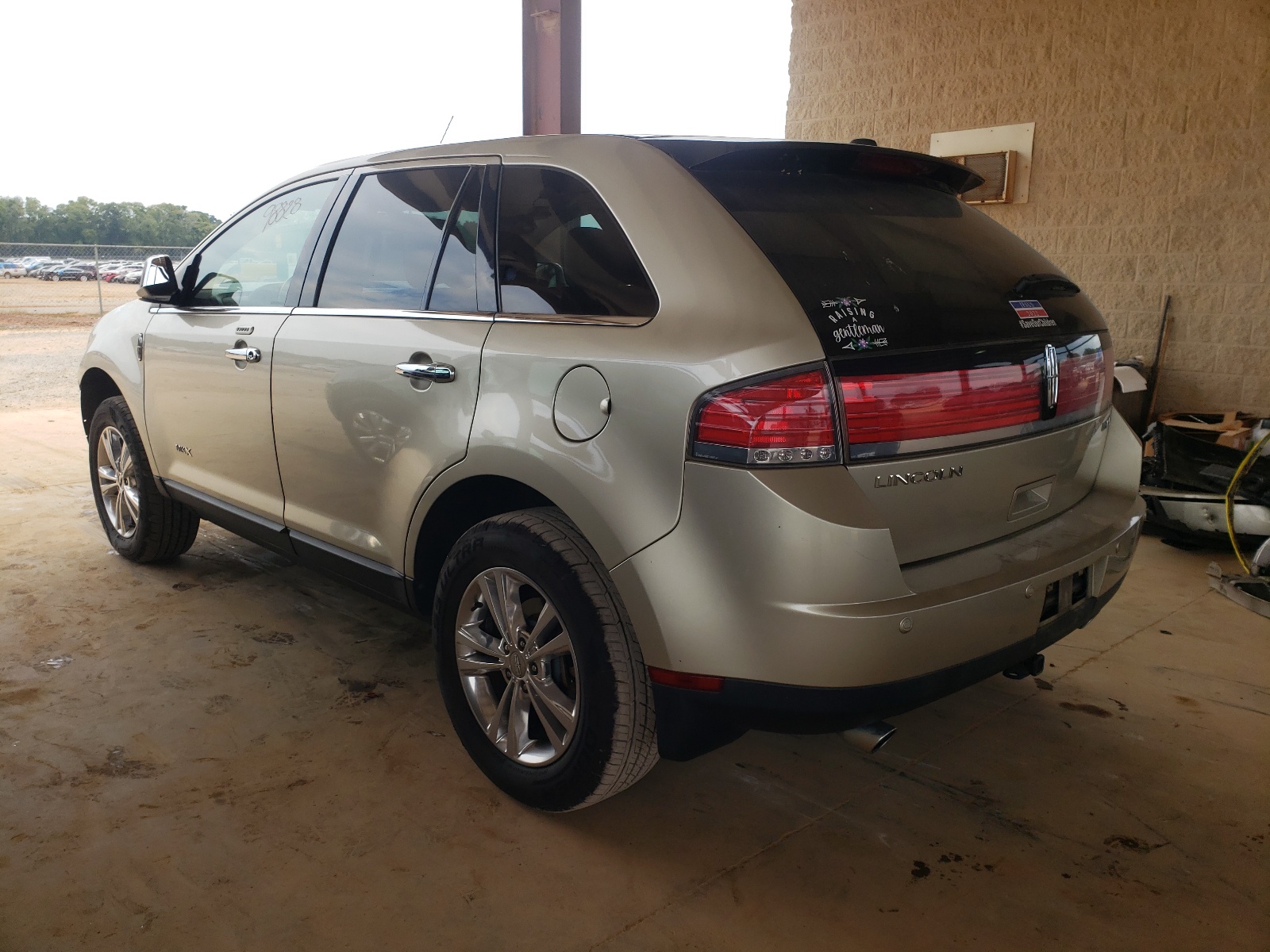 Photo 3 from auction – 2010 LINCOLN MKX with VIN 2LMDJ6JC0ABJ15272