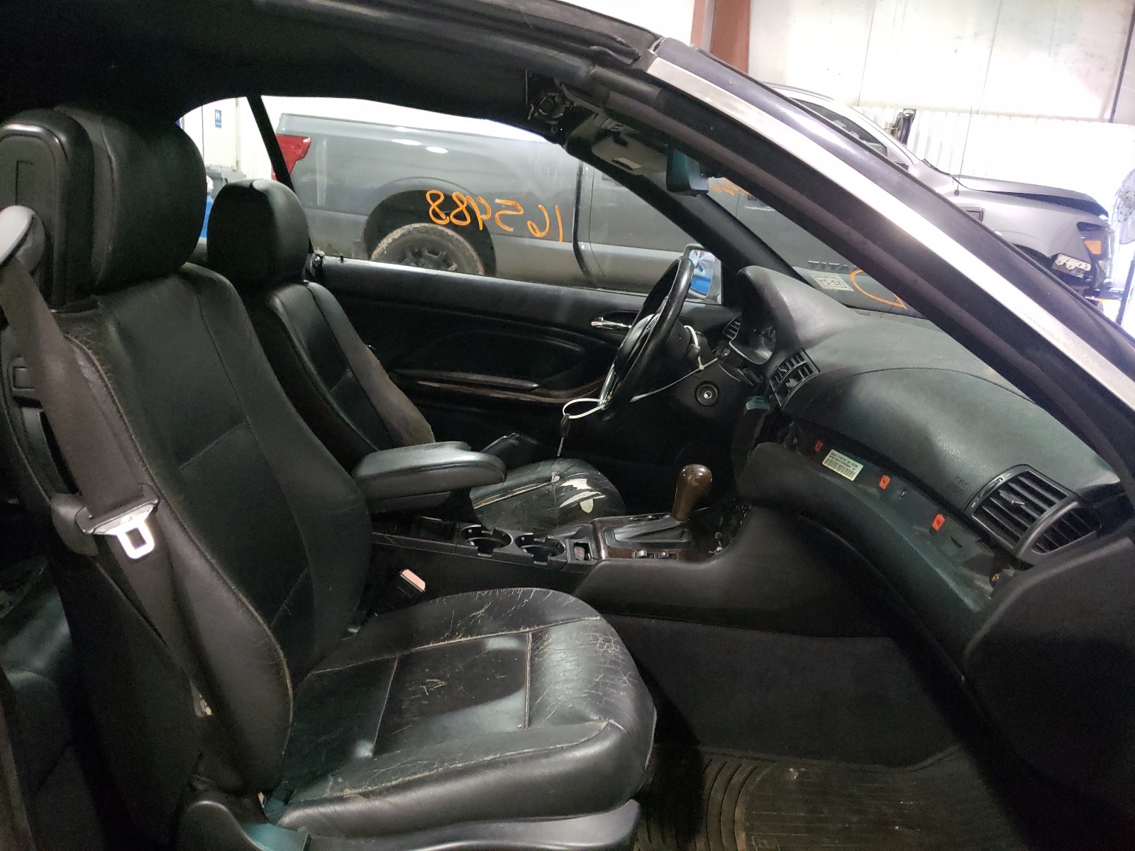 Photo 5 from auction – 2005 BMW 325 CI with VIN WBABW33445PL35460