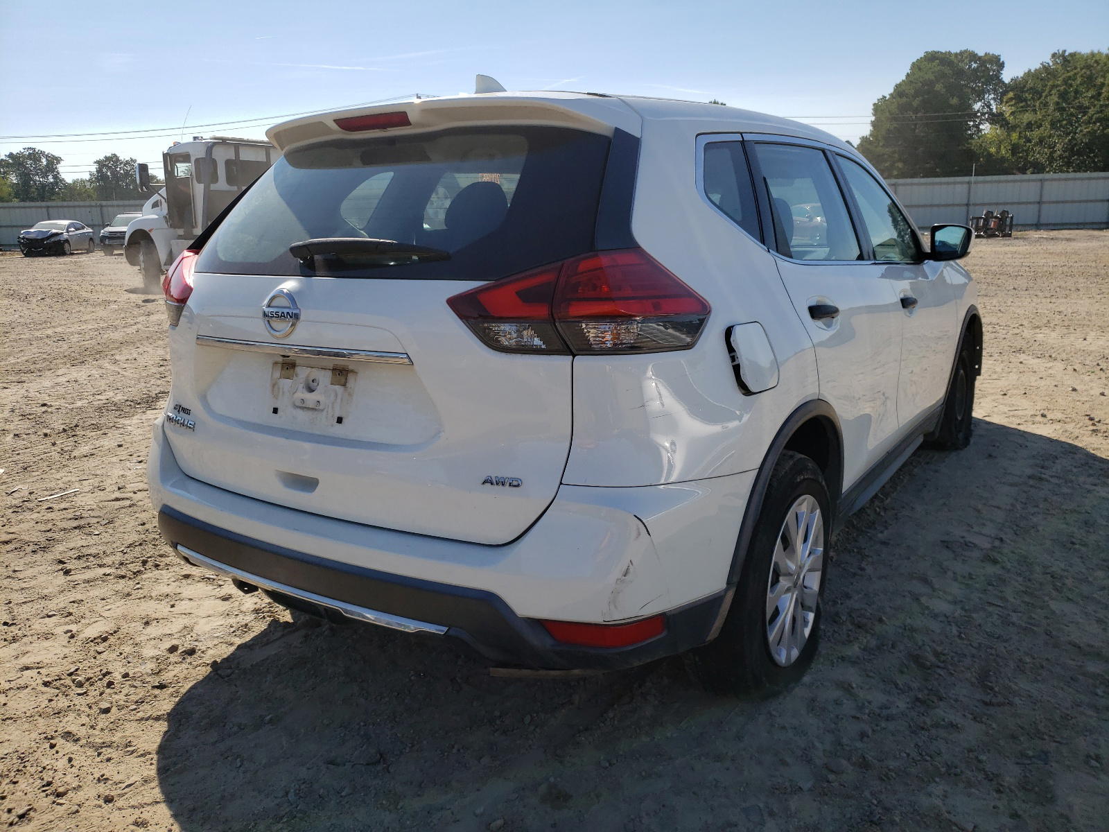 Photo 4 from auction – 2017 NISSAN ROGUE S with VIN KNMAT2MV6HP529324