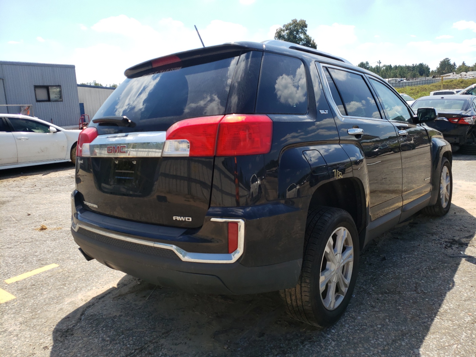 Photo 4 from auction – 2017 GMC TERRAIN SL with VIN 2GKFLUEKXH6218926