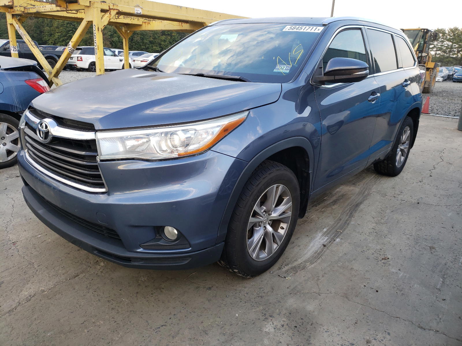 Photo 2 from auction – 2015 TOYOTA HIGHLANDER with VIN 5TDJKRFH5FS117126