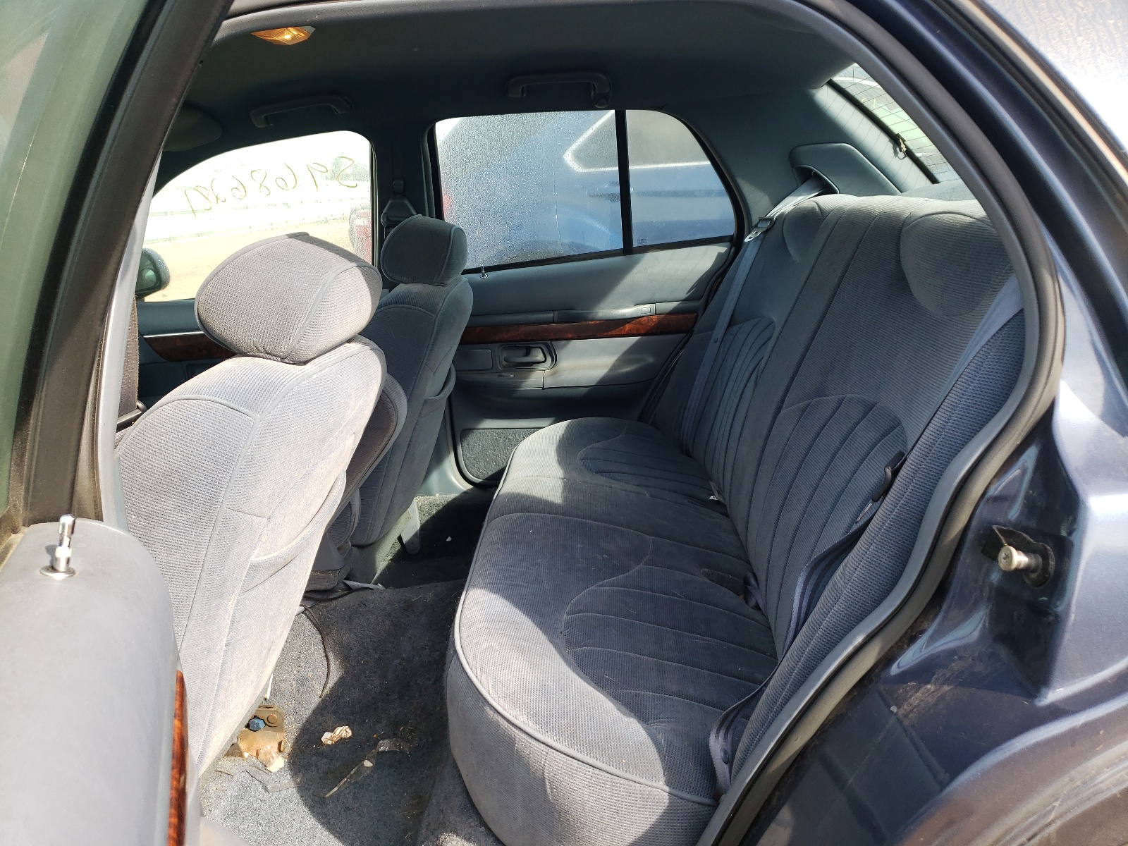 Photo 6 from auction – 1997 MERCURY GRAND MARQ with VIN 2MELM74W7VX718788