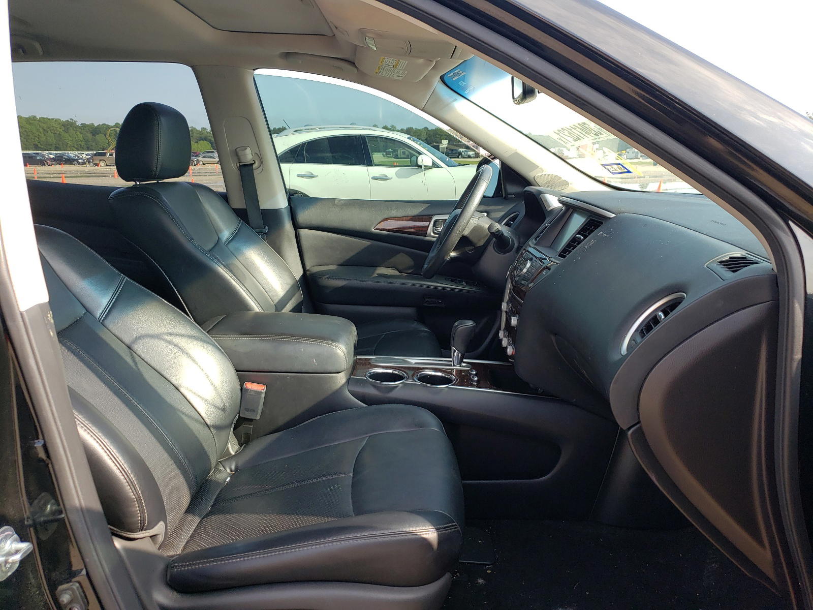 Photo 5 from auction – 2015 NISSAN PATHFINDER with VIN 5N1AR2MN7FC649857