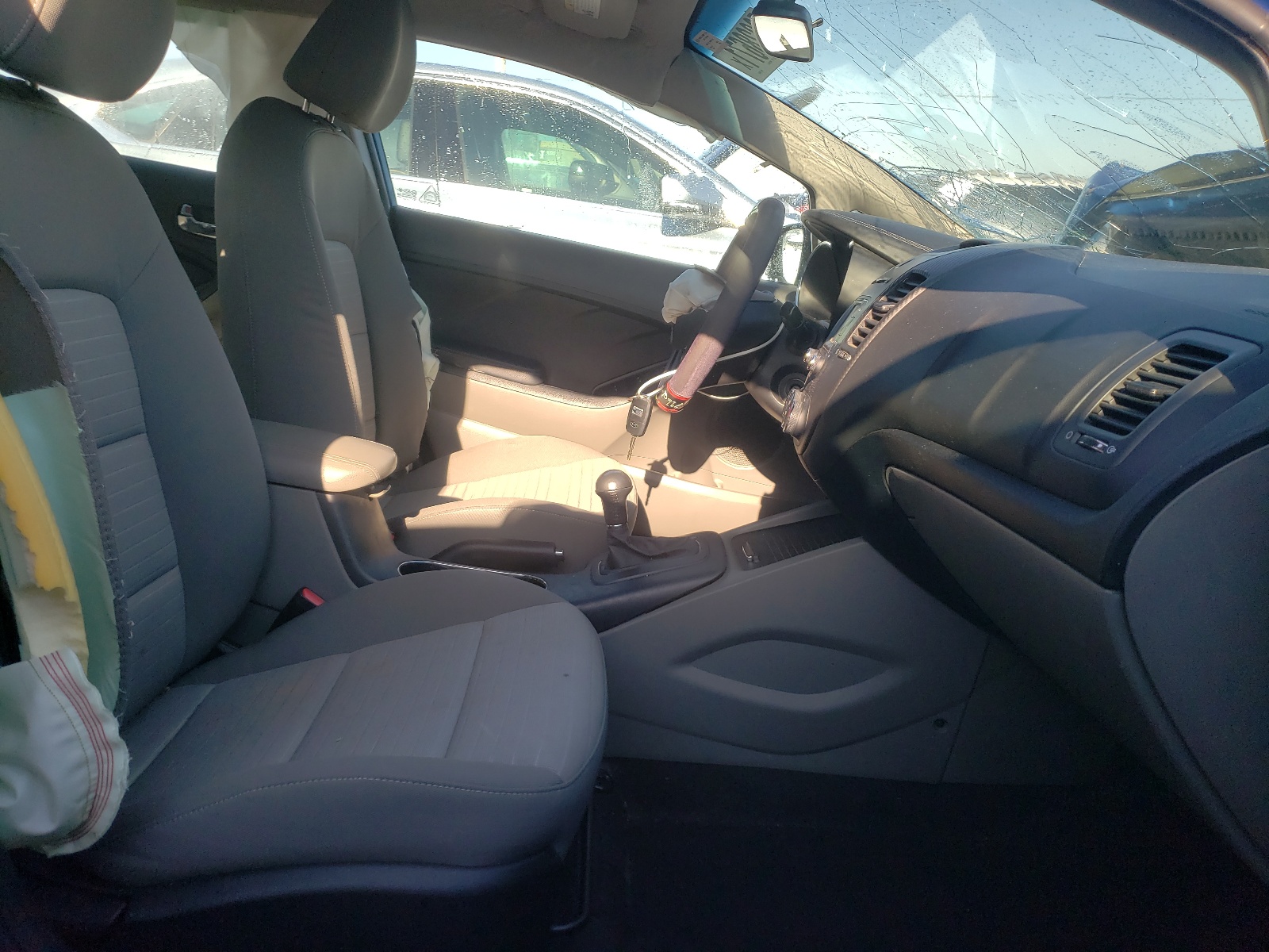 Foto 5 de la subasta – 2014 KIA FORTE EX con VIN KNAFX4A87E5160076
