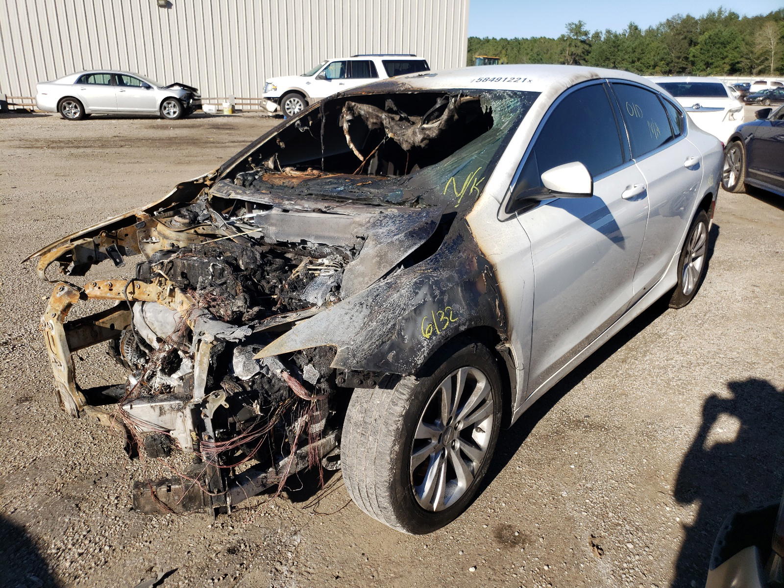 Photo 2 from auction – 2015 CHRYSLER 200 LIMITE with VIN 1C3CCCABXFN722758