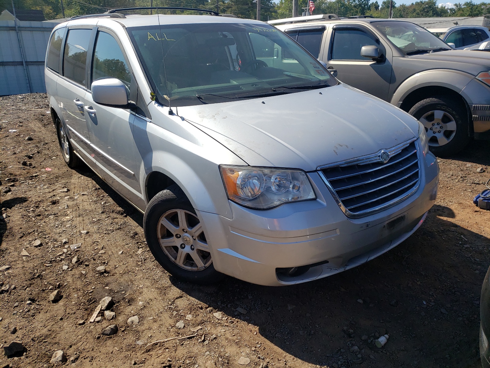 Photo 1 from auction – 2010 CHRYSLER TOWN & COU with VIN 2A4RR5D17AR369937