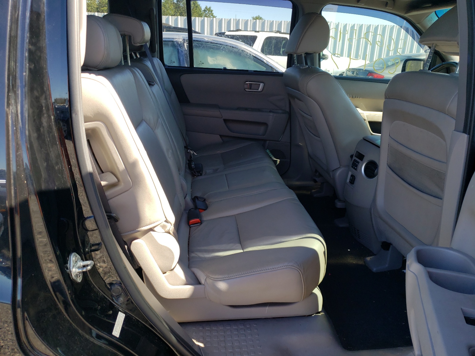Photo 6 from auction – 2010 HONDA PILOT TOUR with VIN 5FNYF4H81AB012311