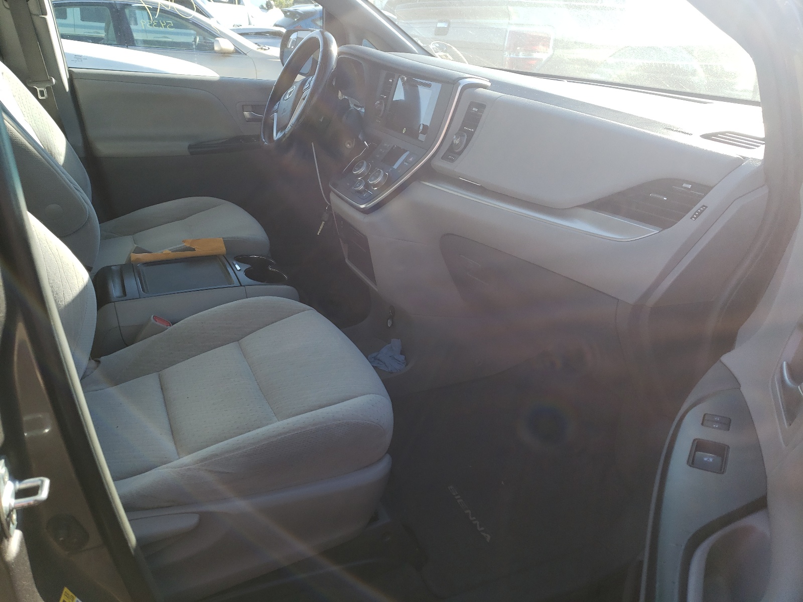 Photo 5 from auction – 2015 TOYOTA SIENNA LE with VIN 5TDKK3DC3FS662699