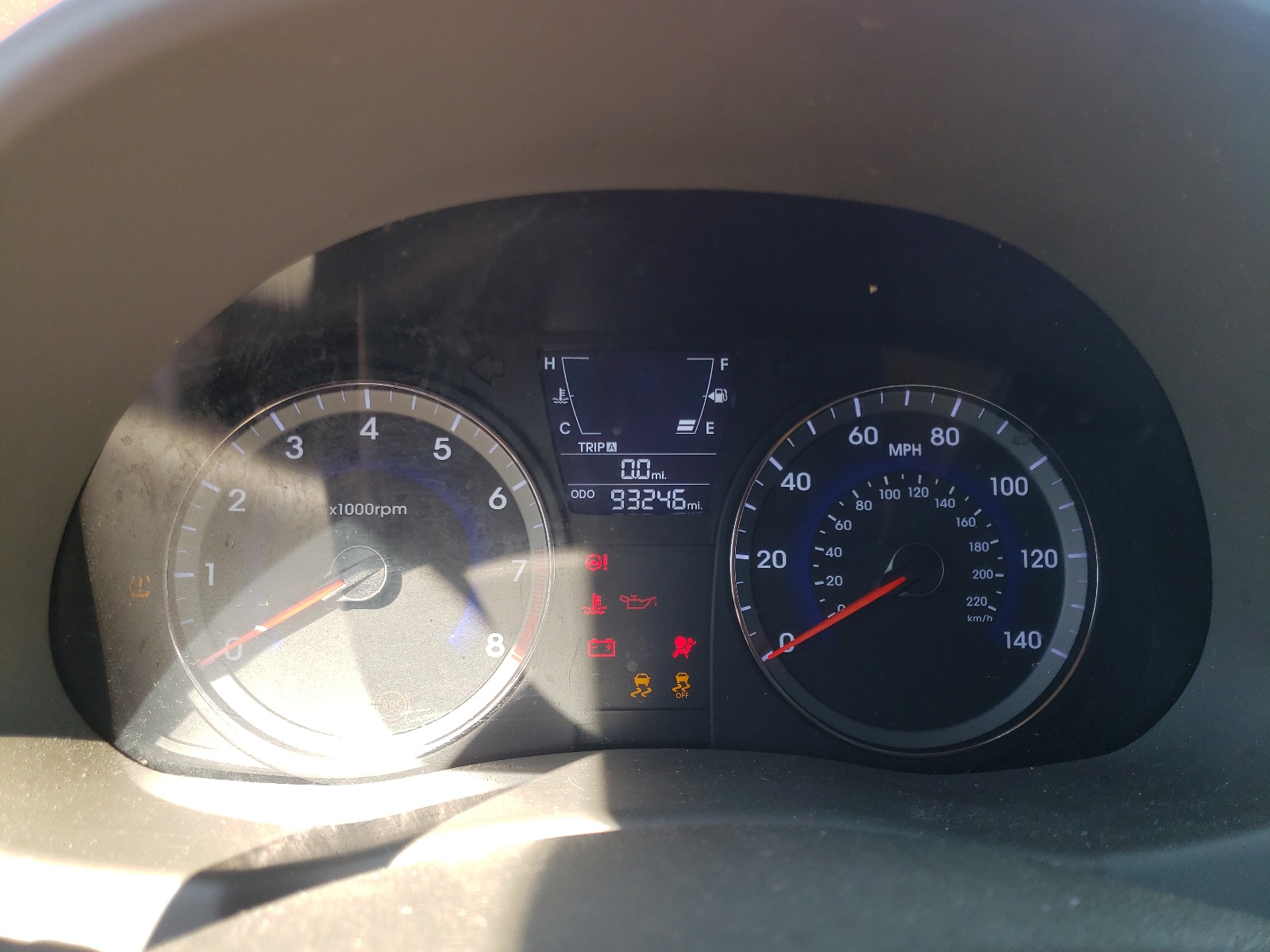 Photo 8 from auction – 2014 HYUNDAI ACCENT GLS with VIN KMHCU4AE8EU592777