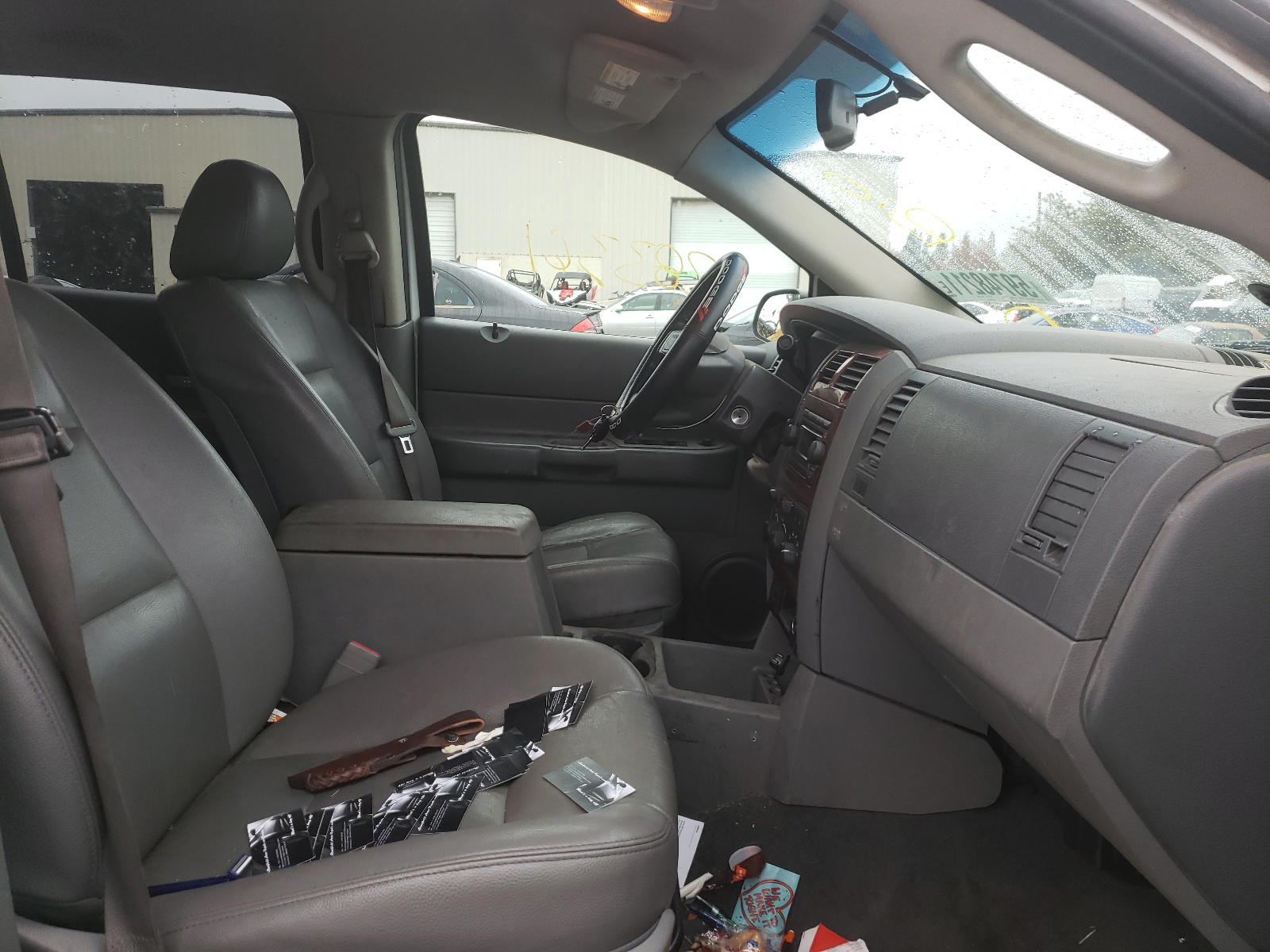 Photo 5 from auction – 2005 DODGE DURANGO SL with VIN 1D4HB48D35F502357