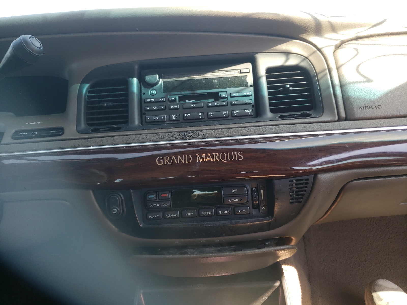 Photo 9 from auction – 2003 MERCURY GRAND MARQ with VIN 2MEFM75W33X682378