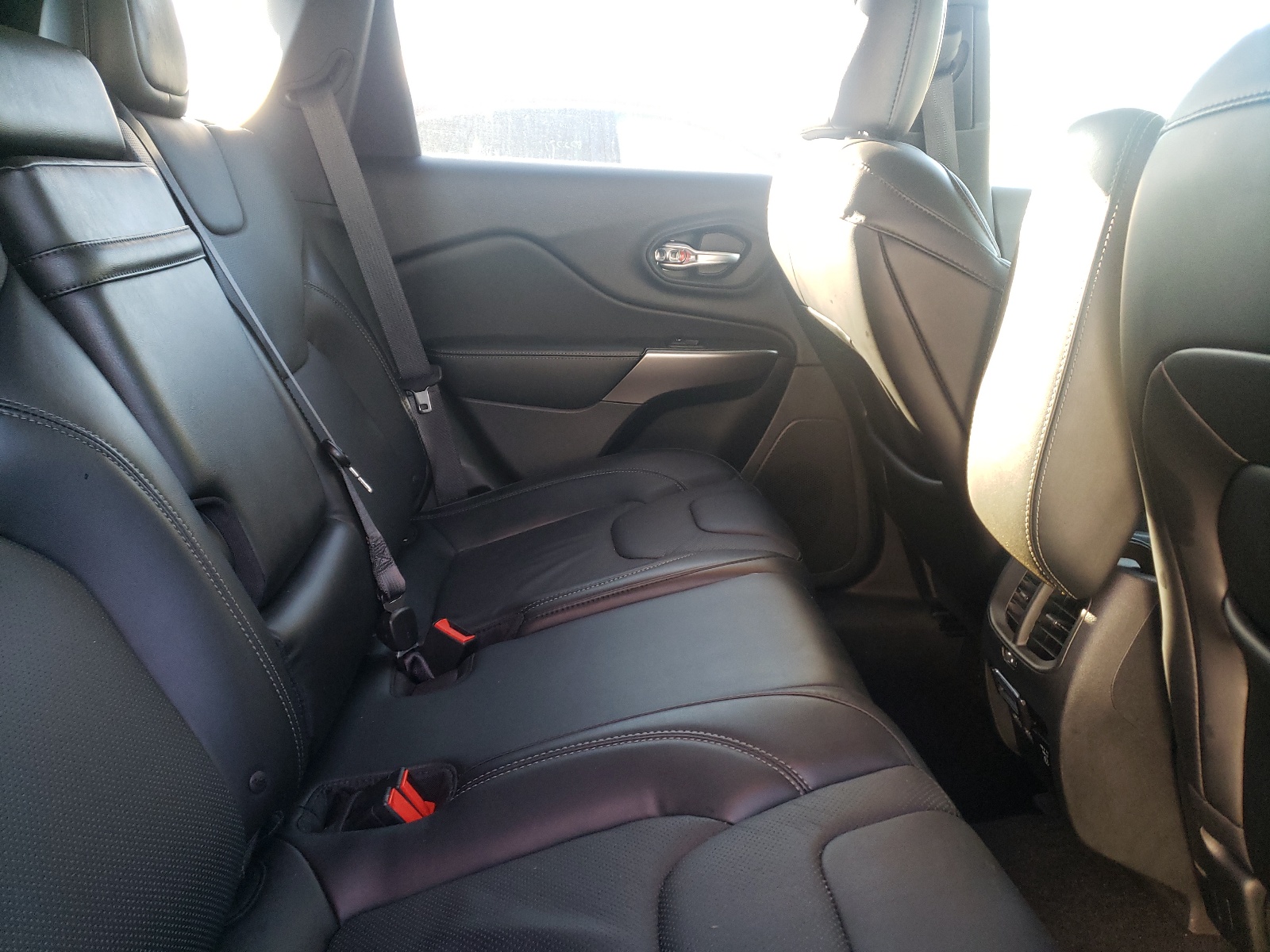 Photo 6 from auction – 2019 JEEP CHEROKEE L with VIN 1C4PJMDN7KD254261