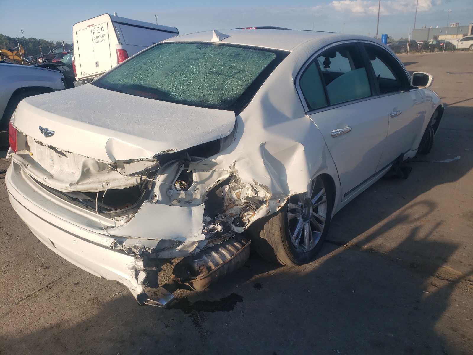 Photo 4 from auction – 2009 HYUNDAI GENESIS 4. with VIN KMHGC46F89U047240