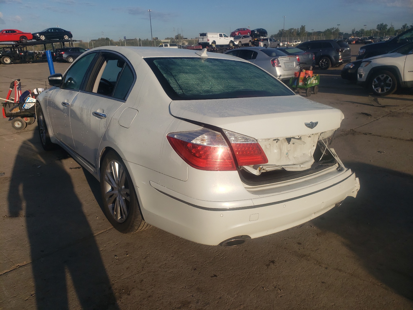 Photo 3 from auction – 2009 HYUNDAI GENESIS 4. with VIN KMHGC46F89U047240