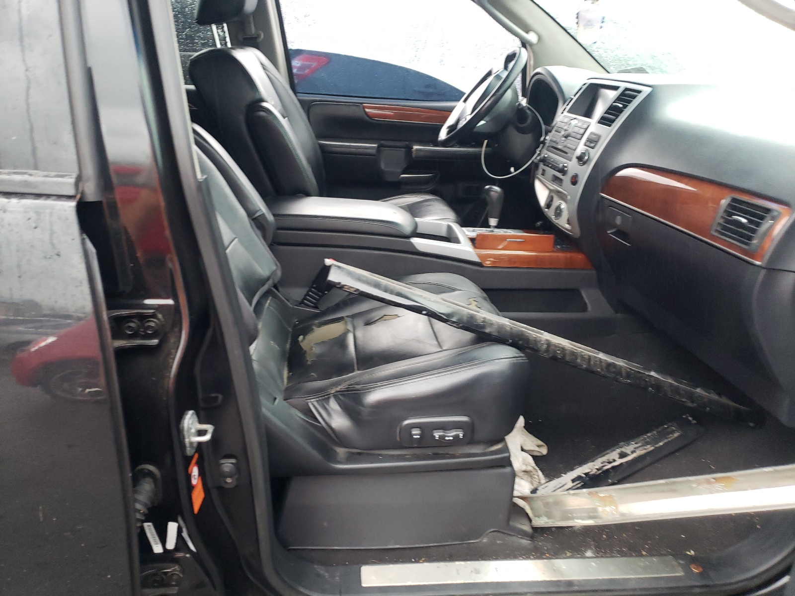 Photo 5 from auction – 2008 INFINITI QX56 with VIN 5N3AA08C68N912911
