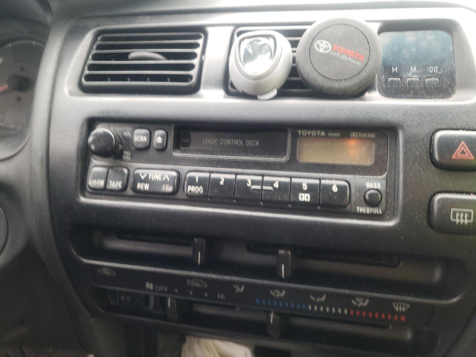Photo 9 from auction – 1995 TOYOTA COROLLA LE with VIN 2T1AE09B6SC133347