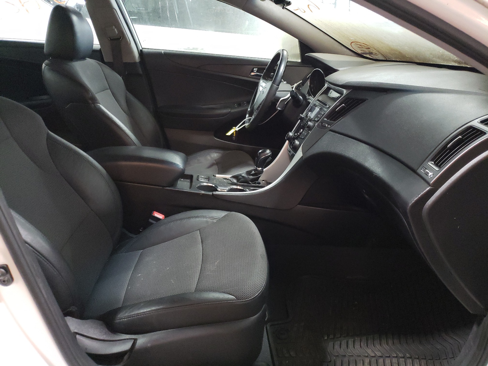 Photo 5 from auction – 2013 HYUNDAI SONATA SE with VIN 5NPEC4AB9DH765530