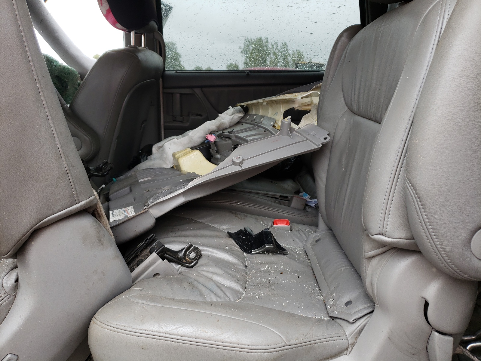 Photo 6 from auction – 2010 TOYOTA SIENNA XLE with VIN 5TDYK4CC6AS307312